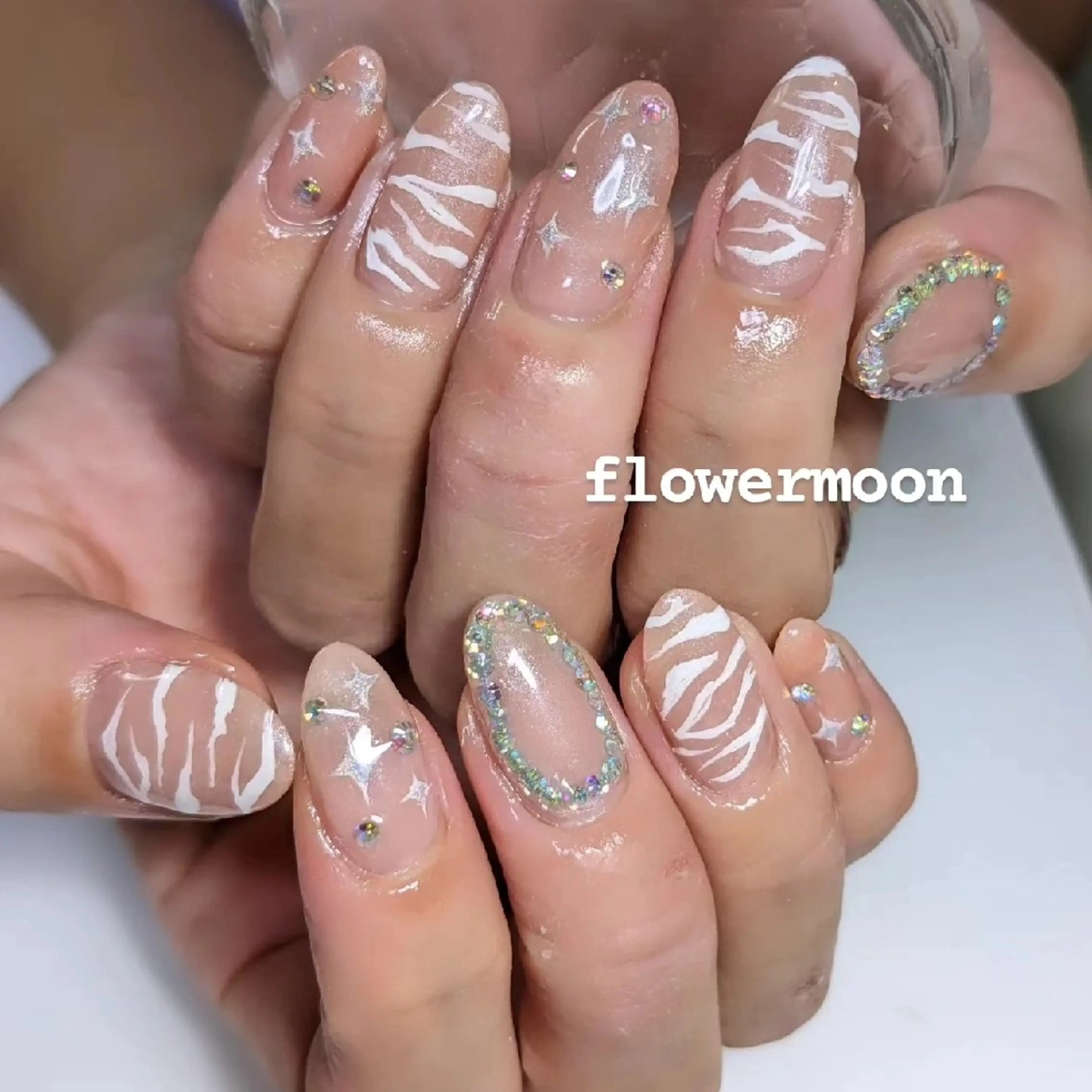 ネイル アニマル柄 フラワー ムーンのネイルデザイン