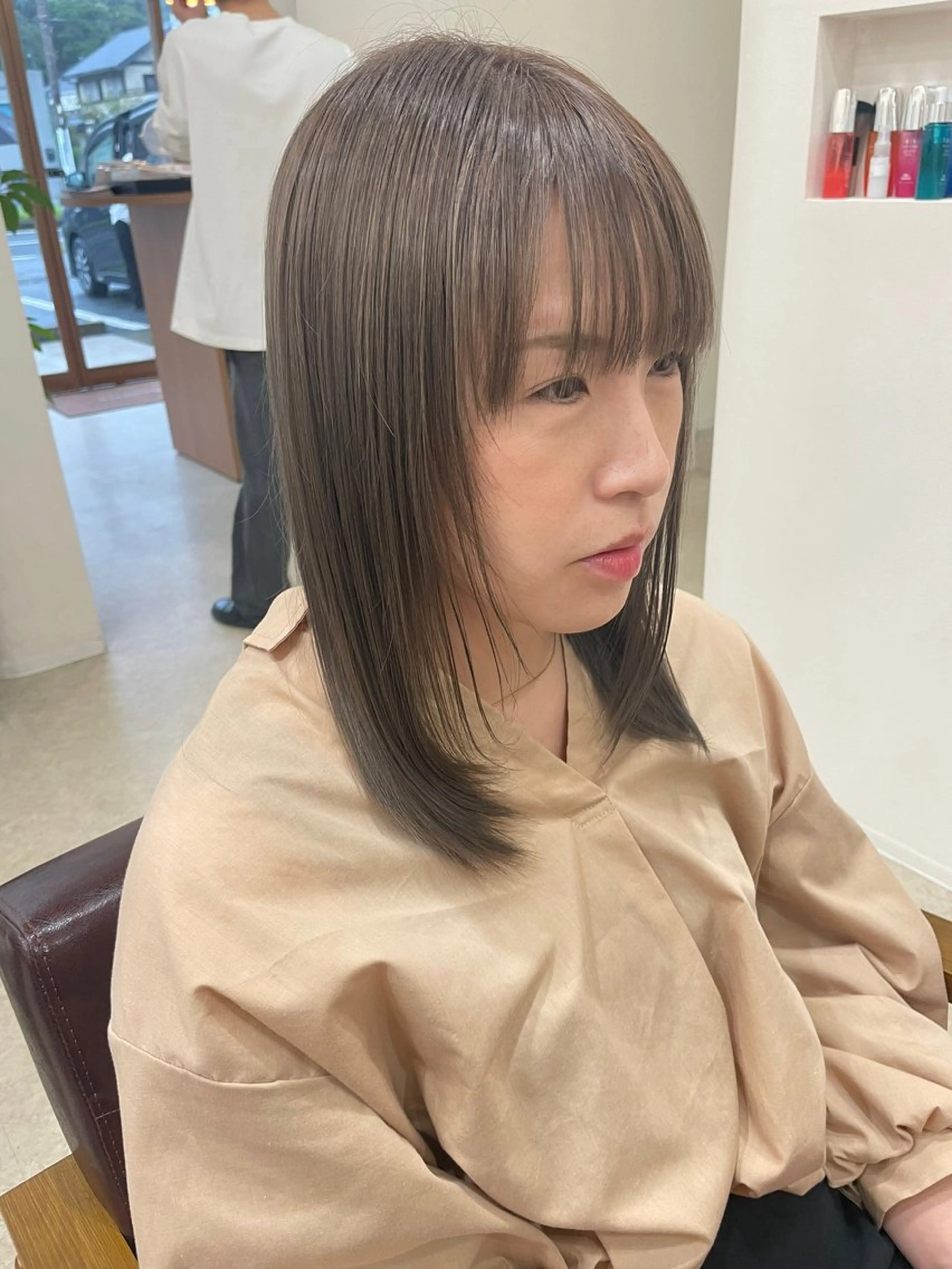 ミディアム カット 鈴木 梨瑚のヘアスタイル