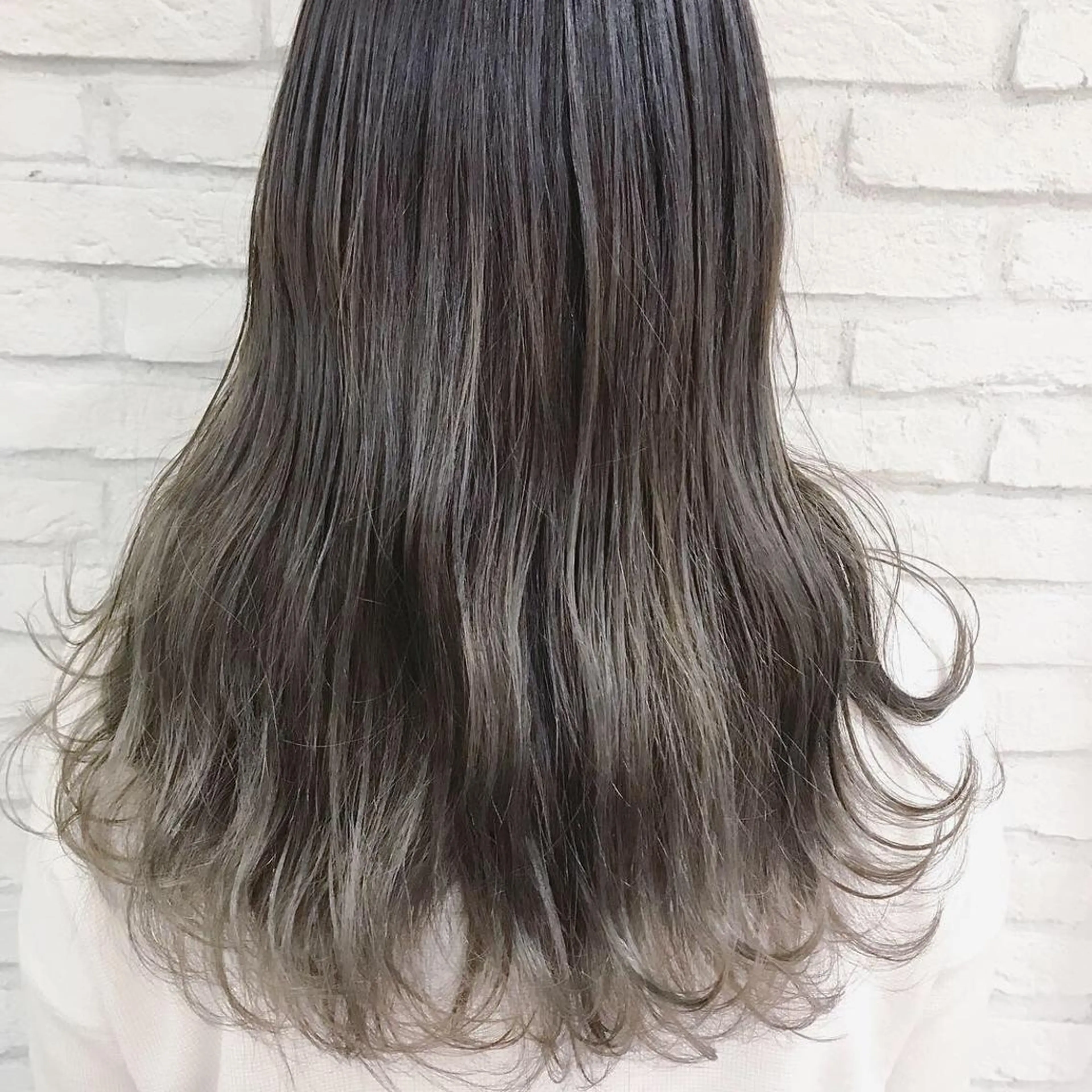 ロング カラー ブリーチ 横浜🍒ルーツカラー エクステ／RIEのヘアスタイル