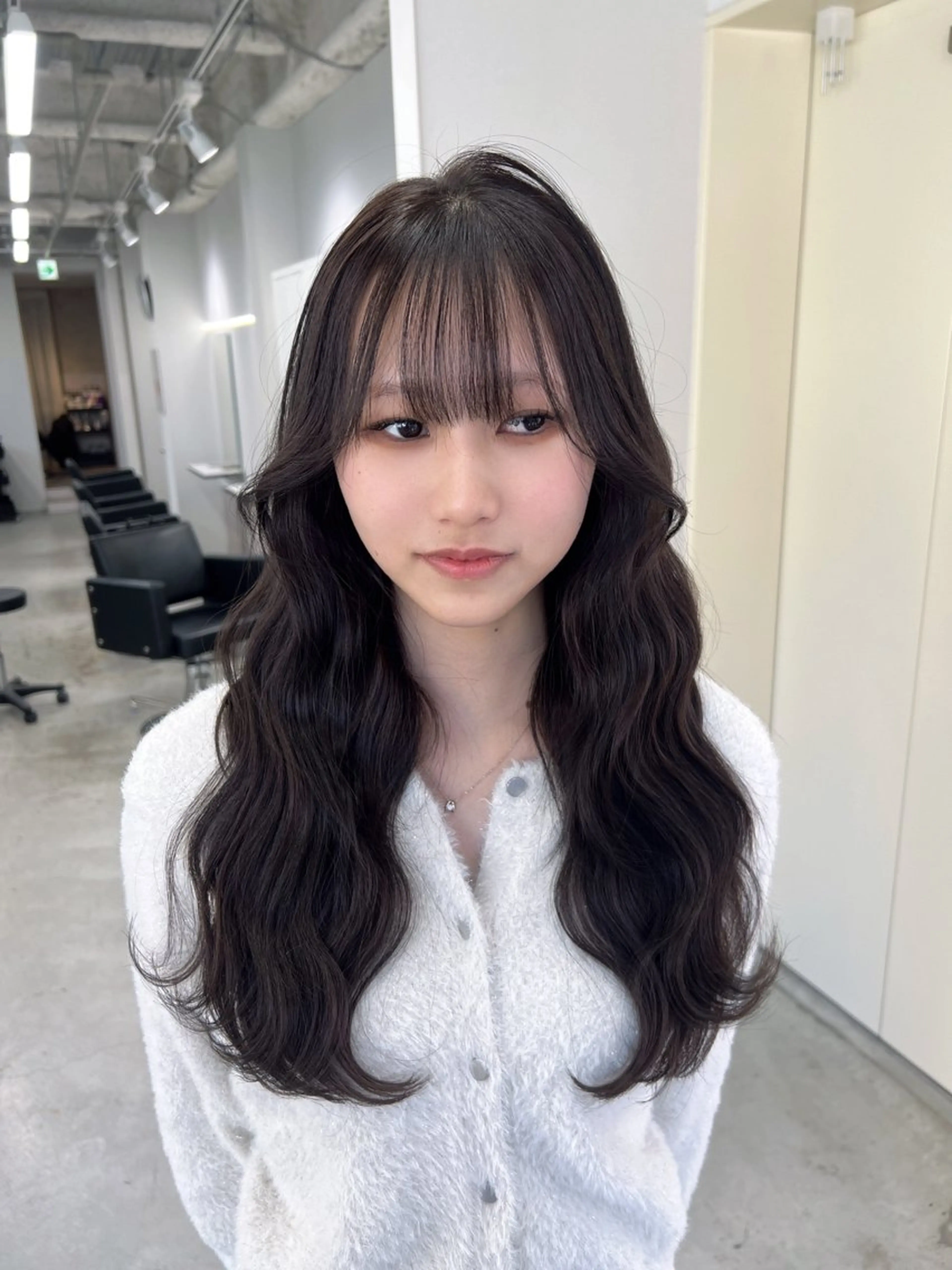 ロング ヘアカラー maya レイヤーカットのヘアスタイル