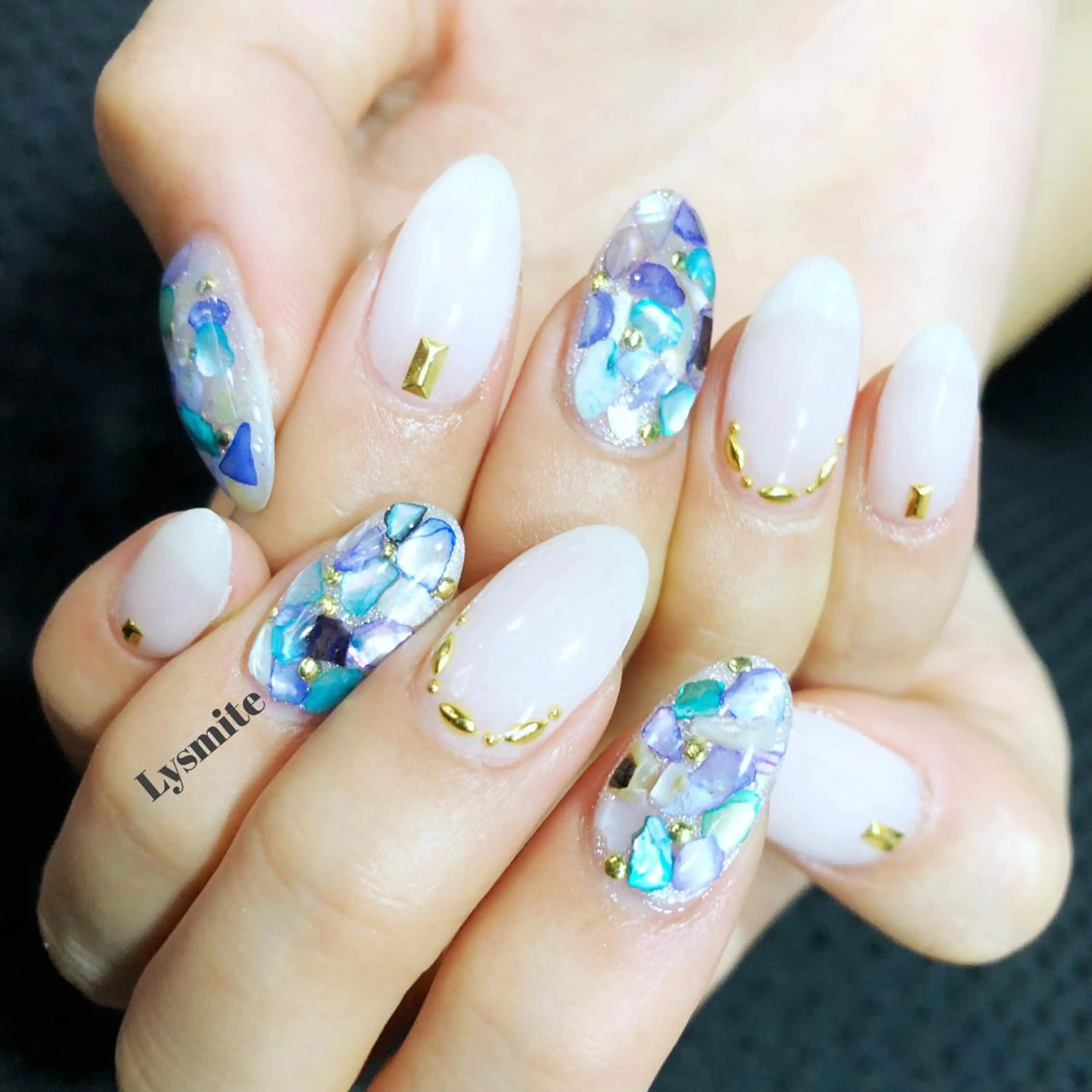 ネイル ストーンネイル 岩本 美香のネイルデザイン