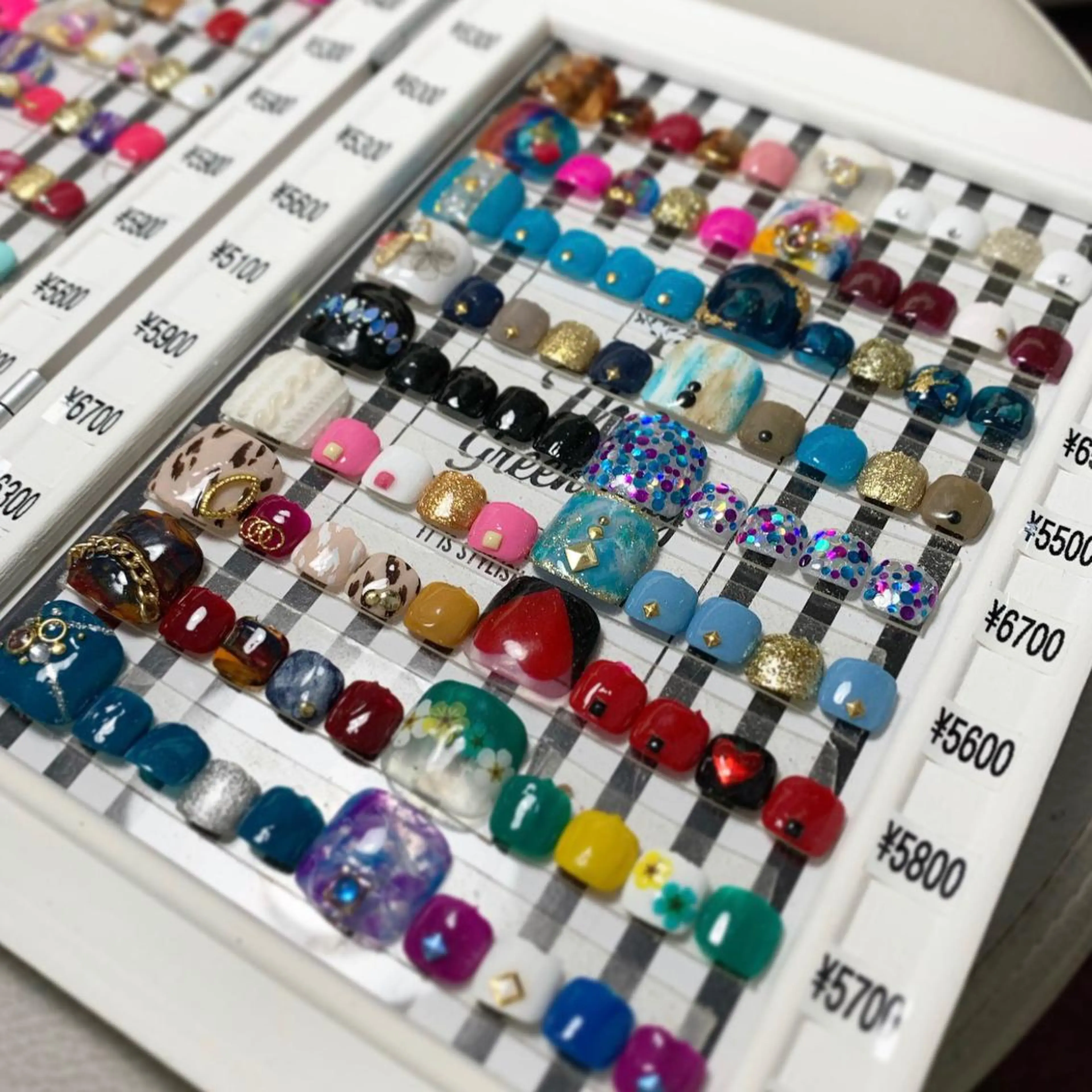 ネイル S. JEWELのネイルデザイン