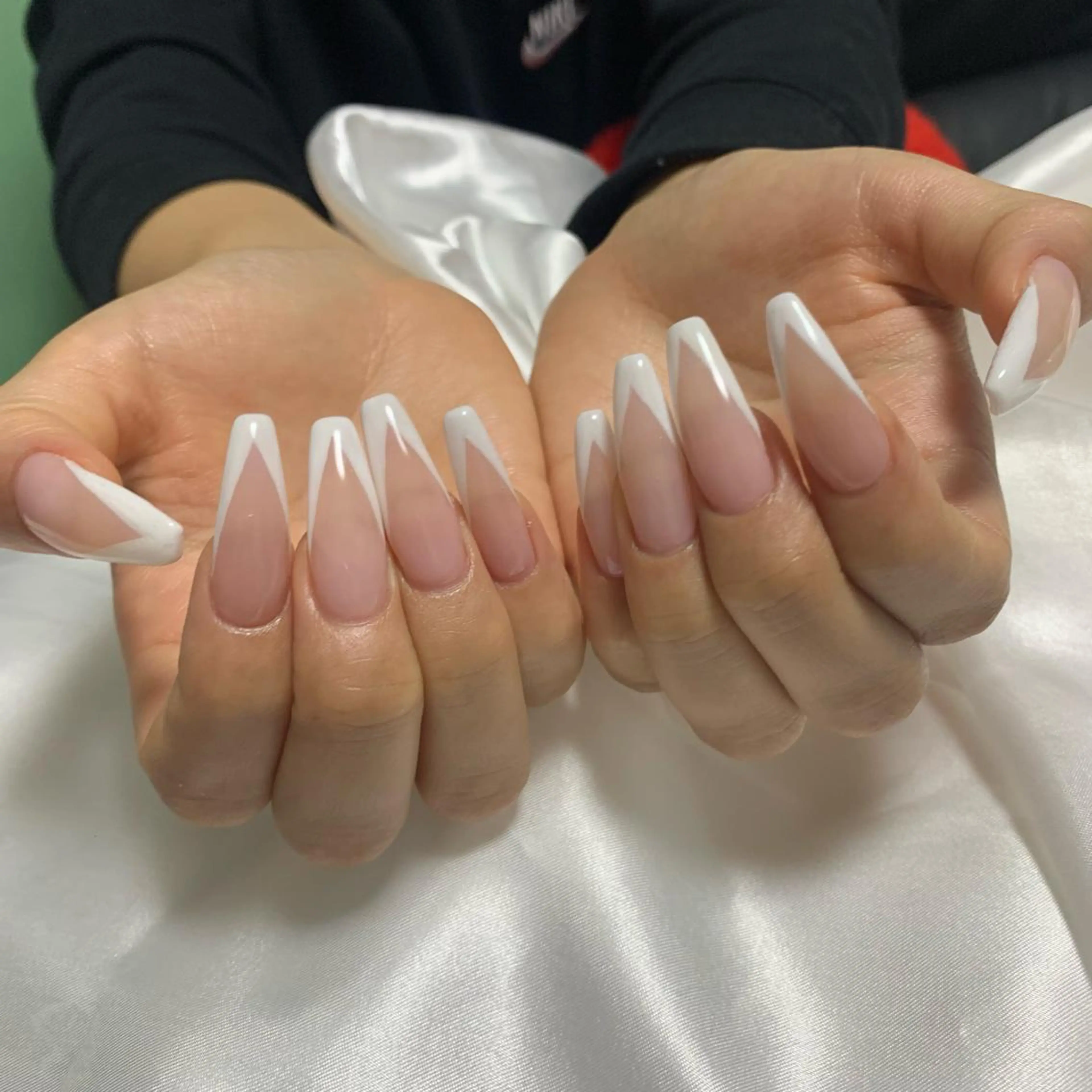 ネイル フレンチネイル ロングネイル happiness nailのネイルデザイン