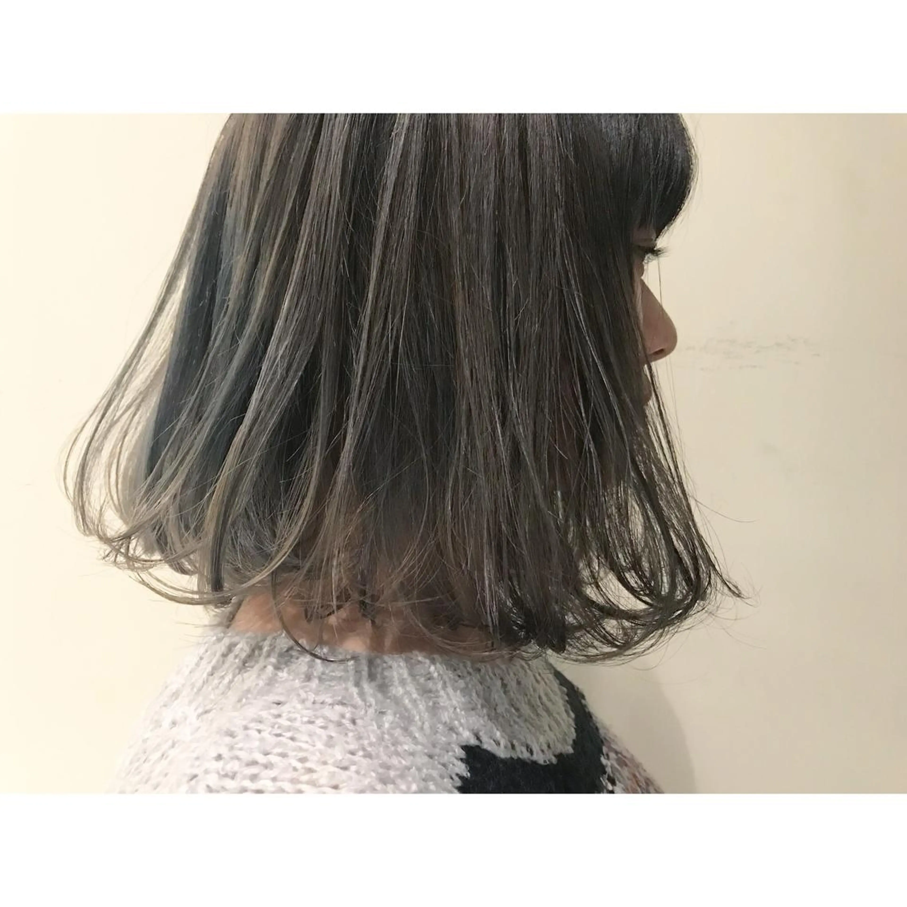 ショート カラー アッシュ ブリーチ 透明感カラー グラデーションカラー シルバー Musiiik hairのヘアスタイル