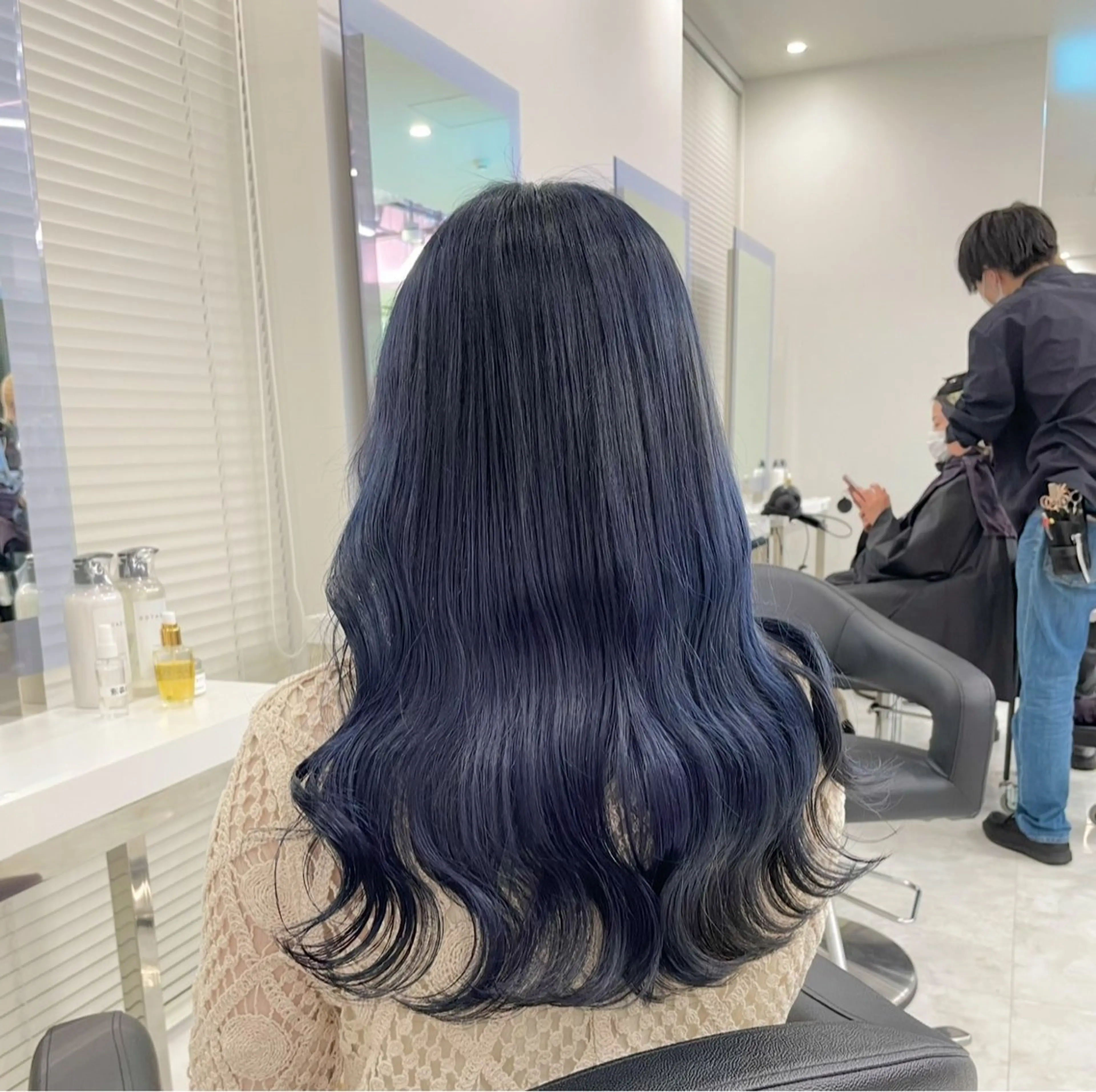 セミロング カラー ヘアアレンジ ブルーカラー 透明感カラー 学生 🫧モテる💗ダメー ジレスハイトーン🫧のヘアスタイル