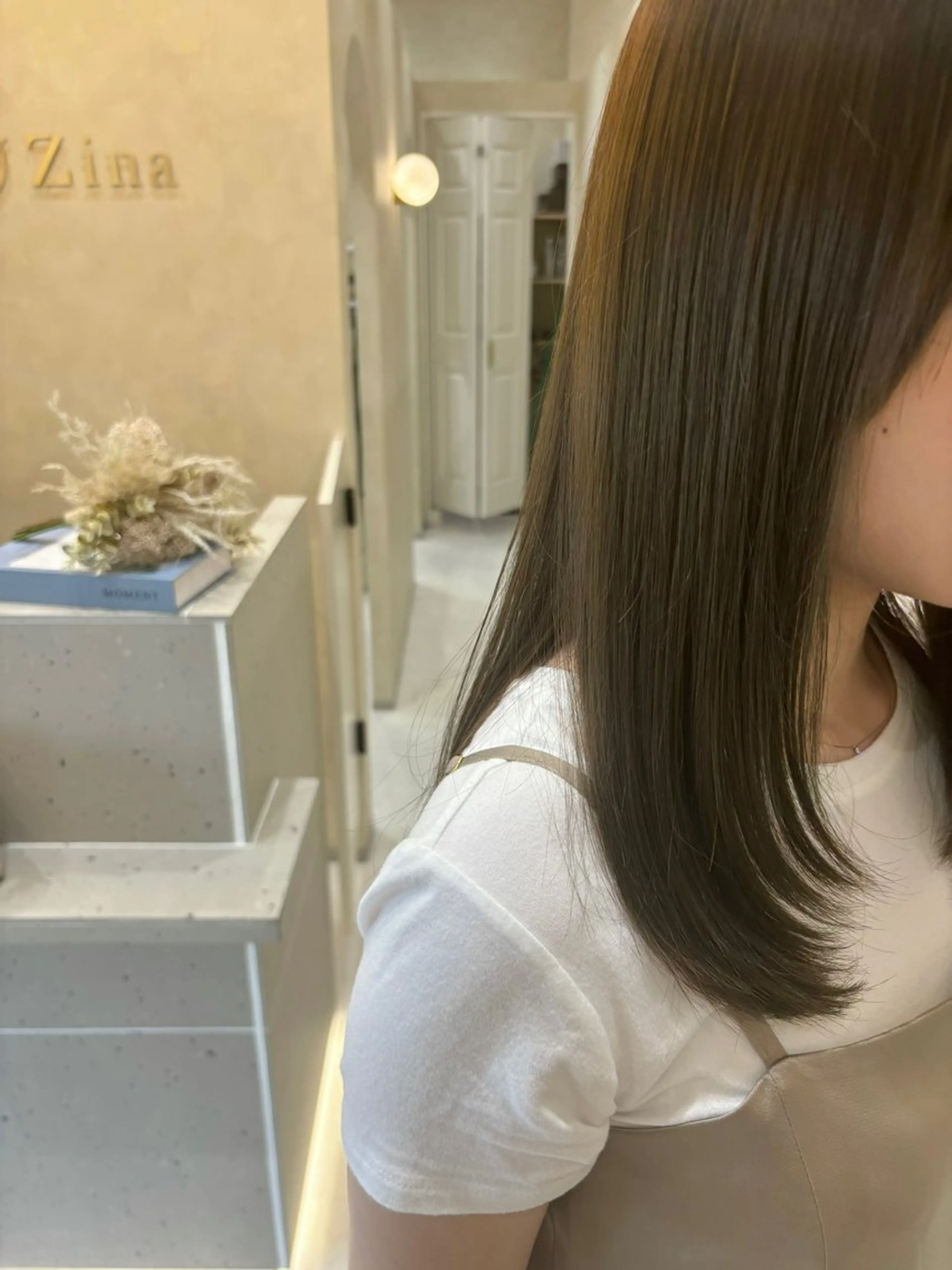 セミロング 顔まわりレイヤー レイヤーカット 大西 暦のヘアスタイル