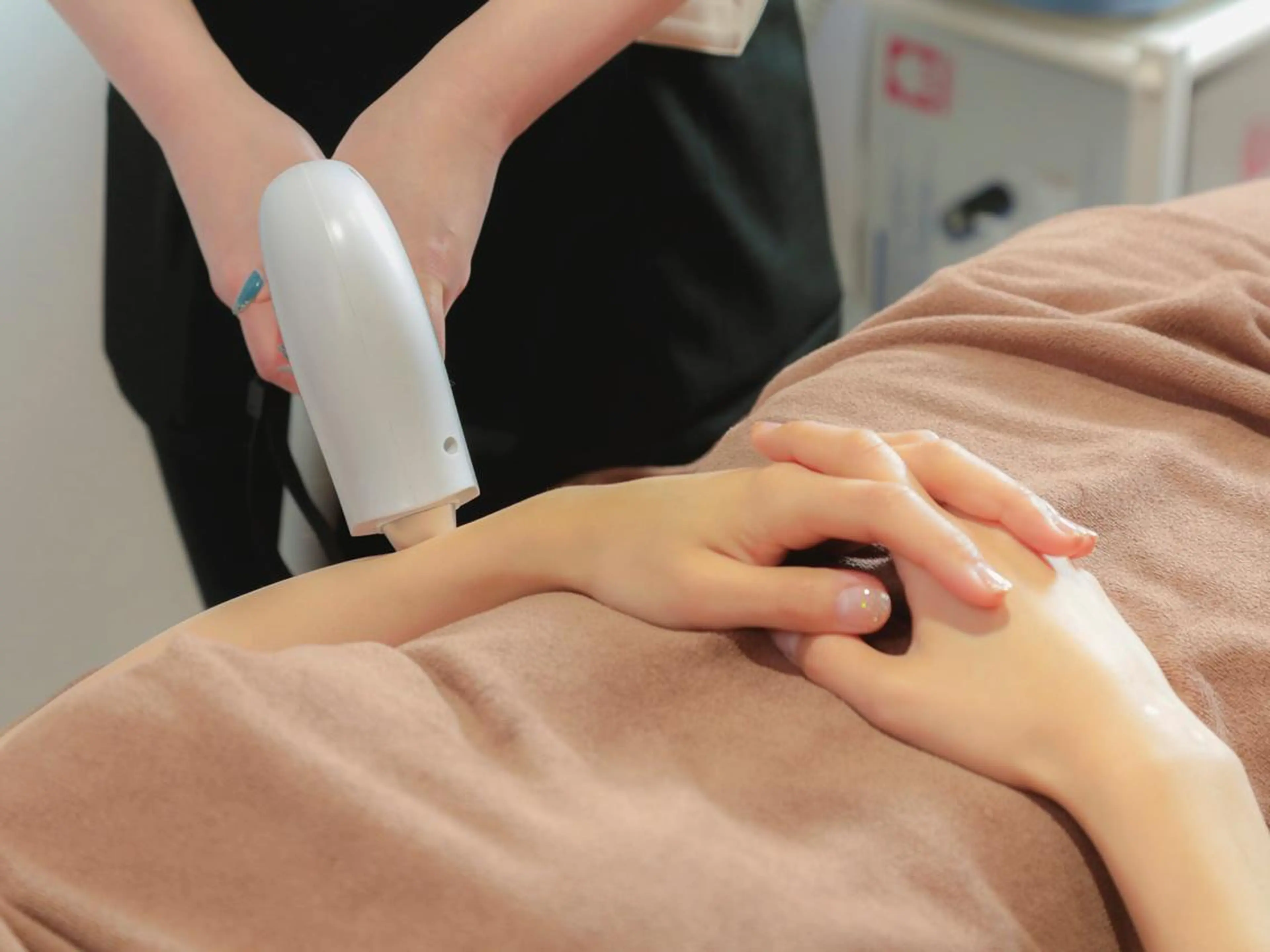 【レディース◆最先端LED脱毛】ワキ、へそ周り、乳輪、指、手の甲の写真