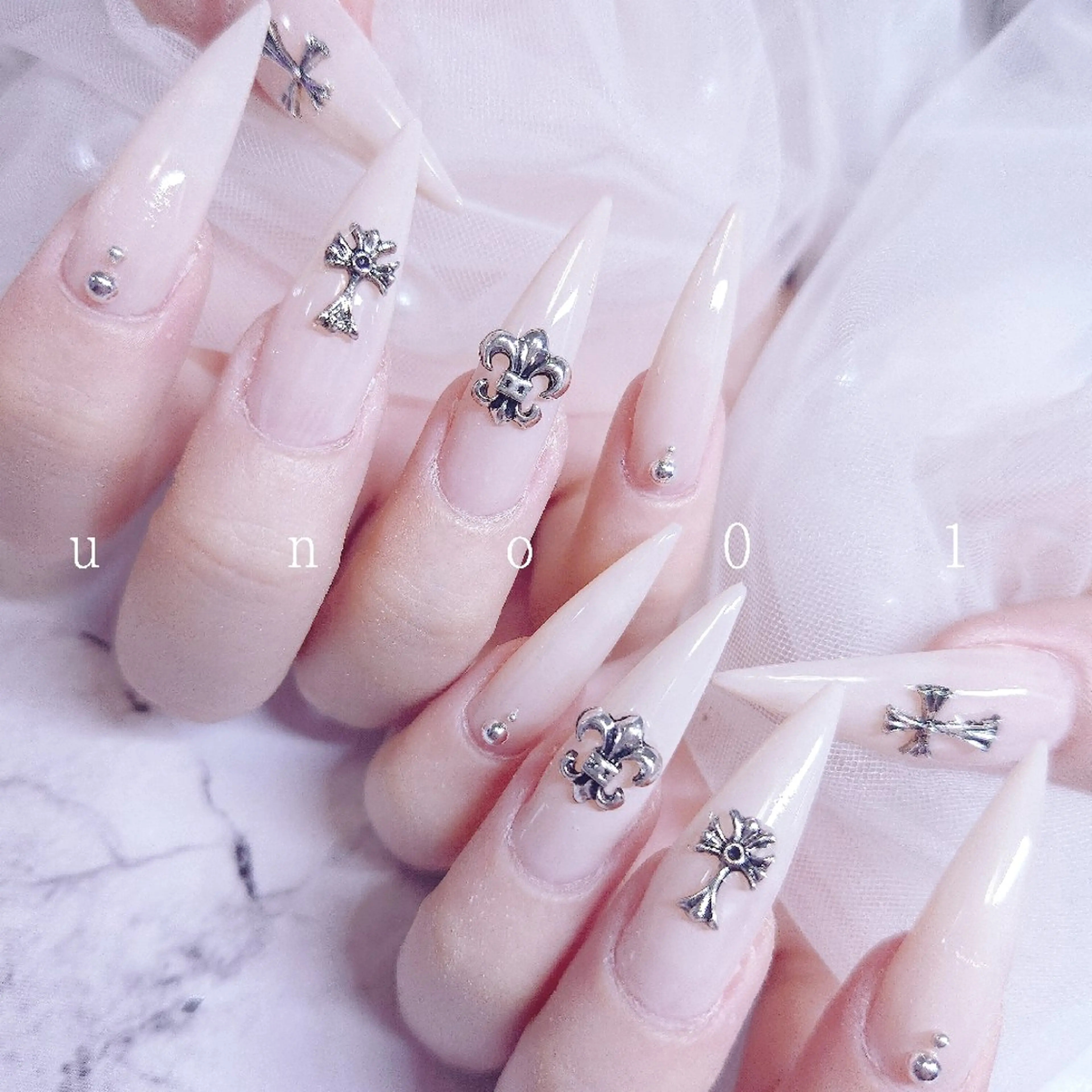 ネイル ロングネイル ハンドネイル 梅田🦄中崎町🩵 u n o 0 1のネイルデザイン