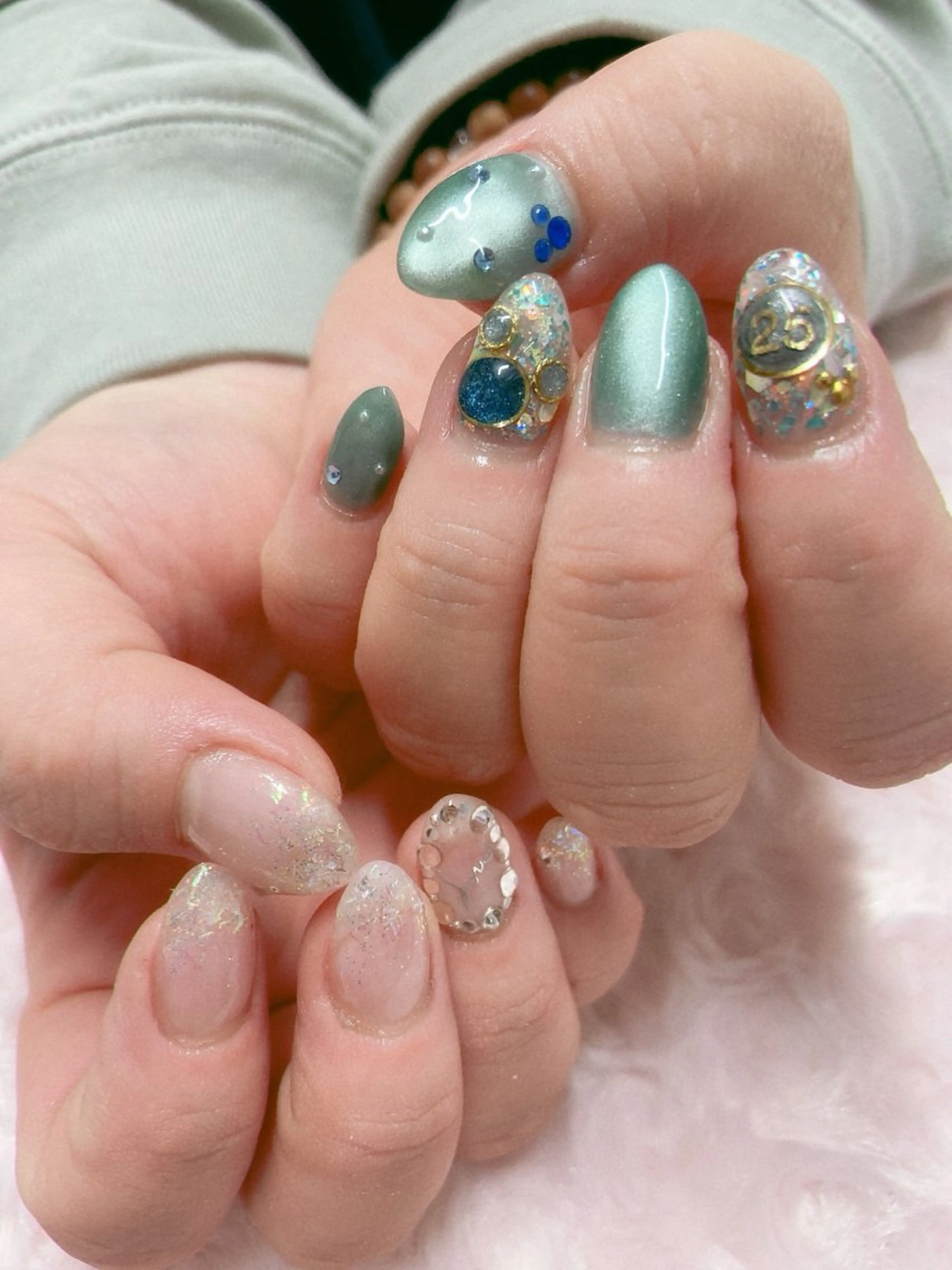 ネイル アートネイル 長さ出し ホログラムネイル キラキラネイル マグネットネイル ハンドネイル nail salon Berry所属・前田 りかのネイルデザイン