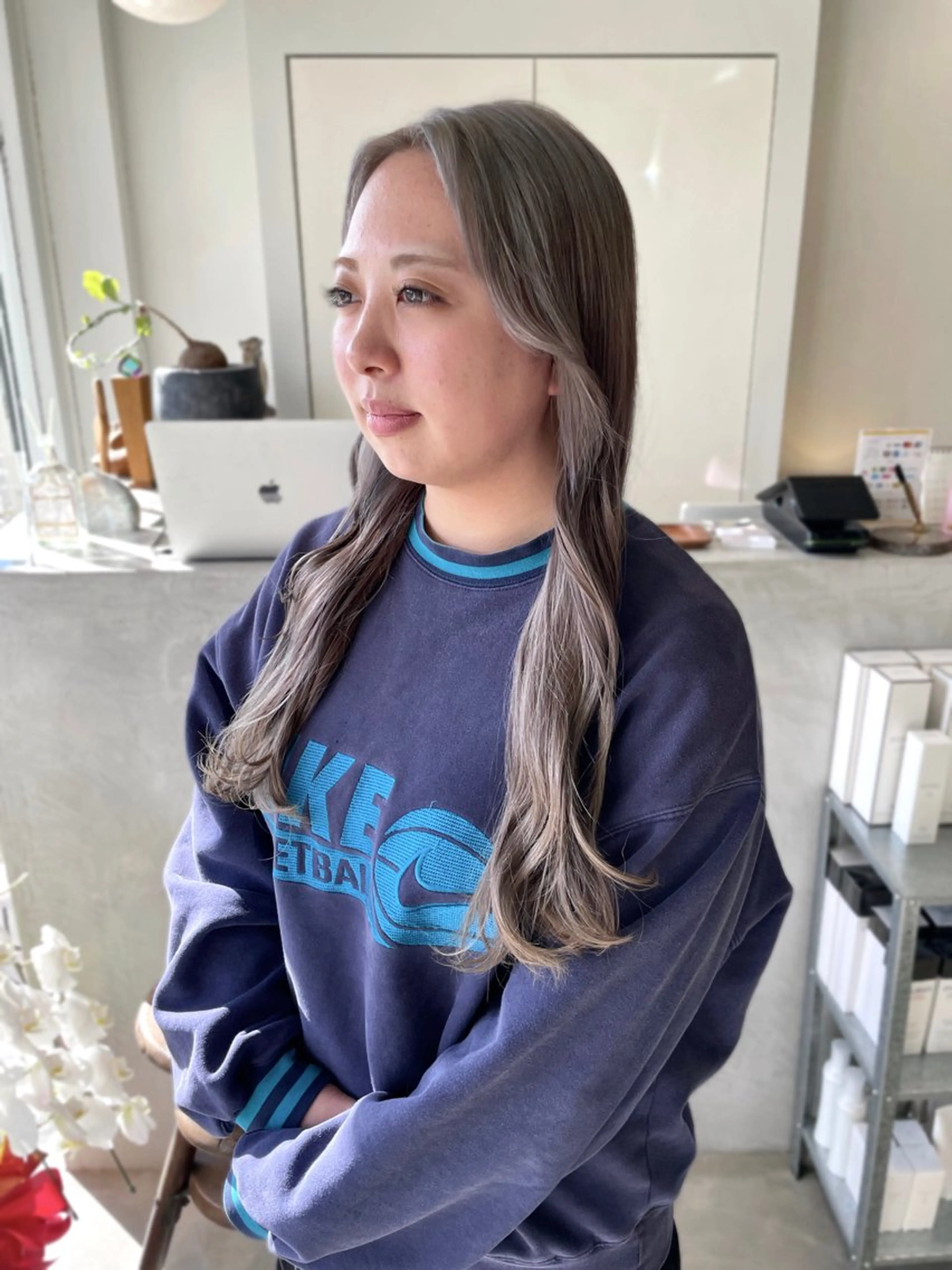 ロング カラー ヘアカラー 林 千聖のヘアスタイル