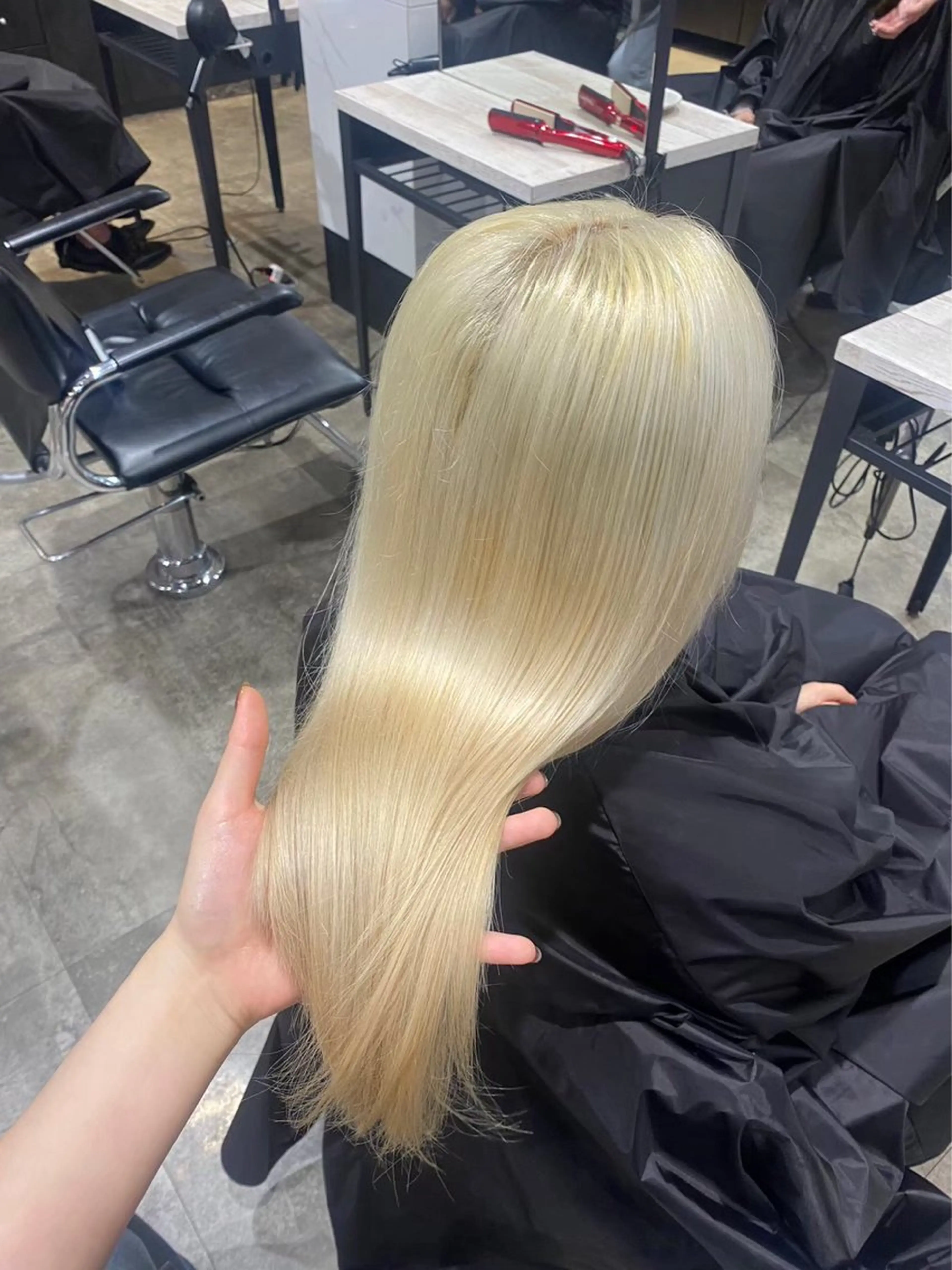 ロング 羽柴幸生✨透明感 カラー・ストレート✨のヘアスタイル