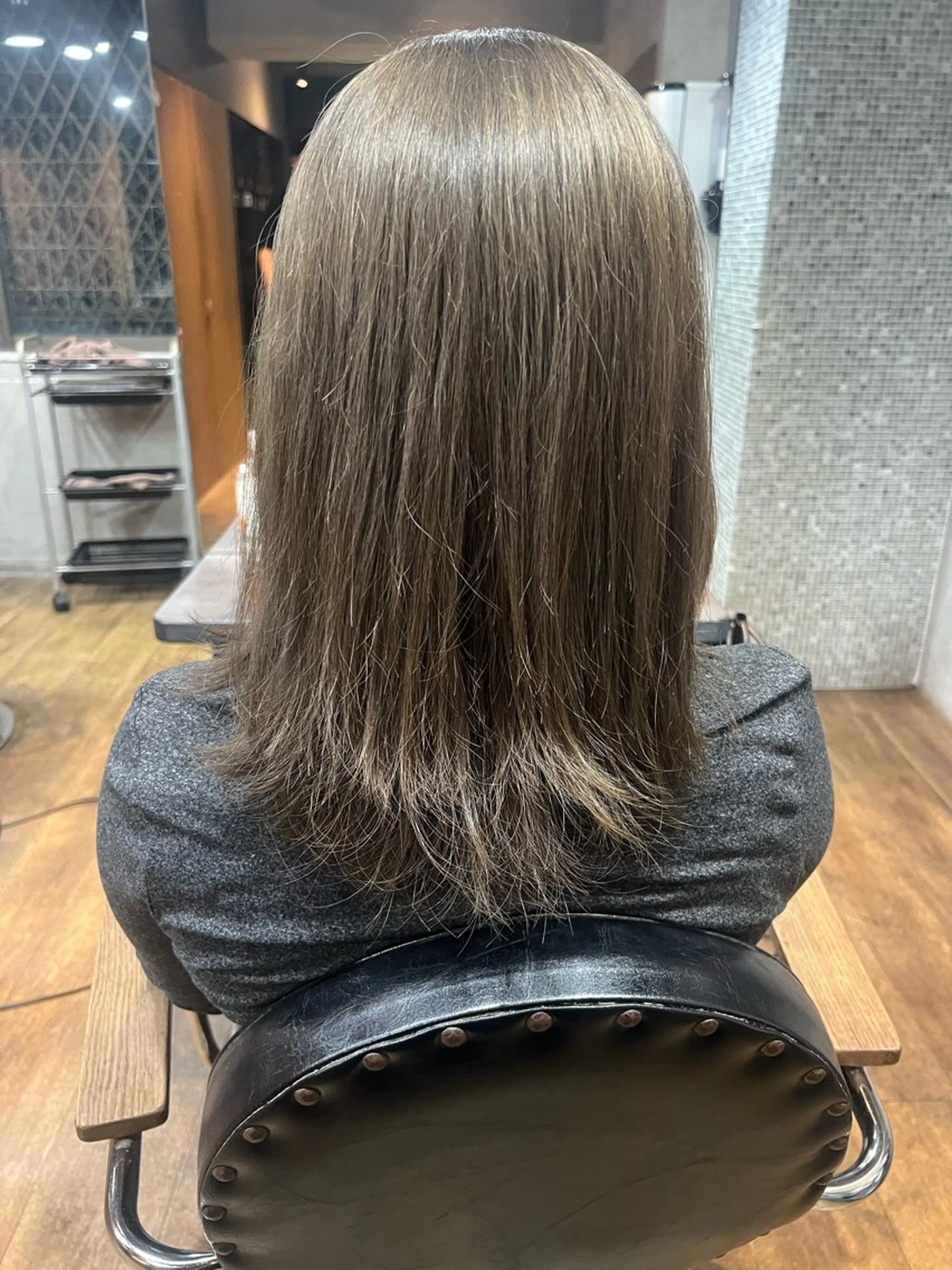 セミロング カット ヘアカラー 脇山 真生のヘアスタイル