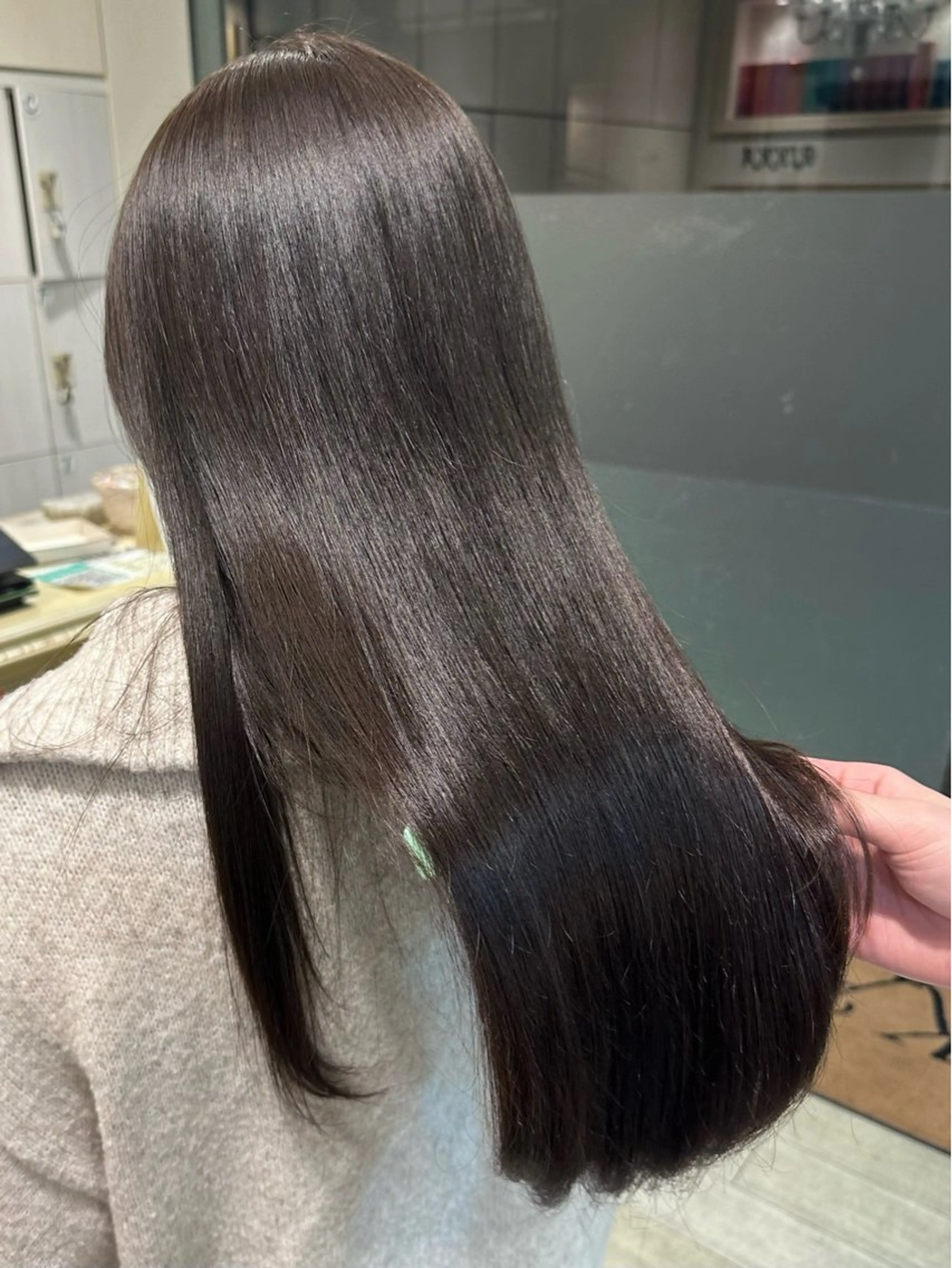 ロング カラー ヘアアレンジ ベージュカラー ブリーチ ダブルカラー グレージュ インナーカラー 韓国ヘア/レイヤー 顔周りカット/ユキナのヘアスタイル