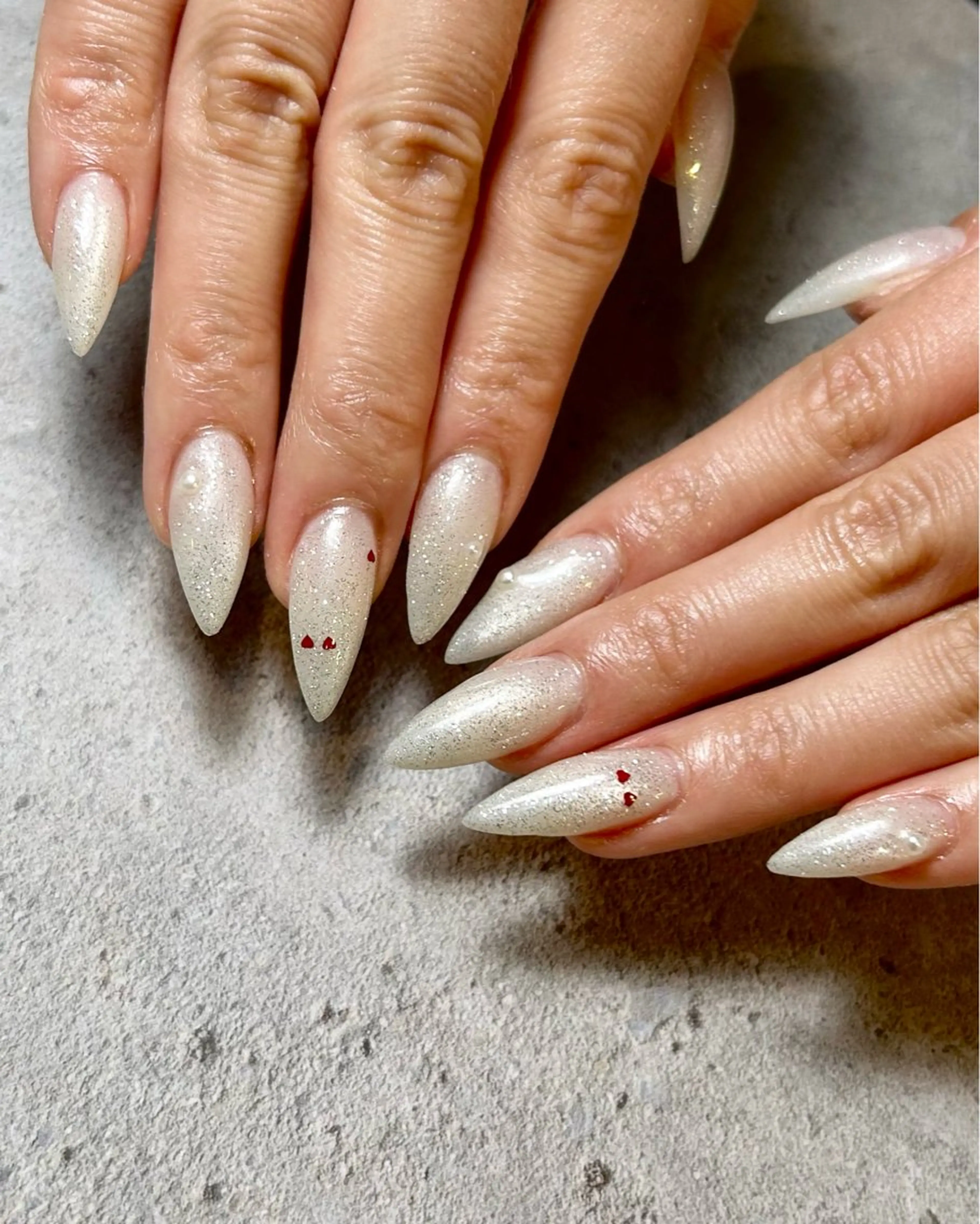 ネイル ハート キラキラネイル ラメ(グリッター) スカルプネイル ホワイト ハンドネイル Reflection marikoのネイルデザイン