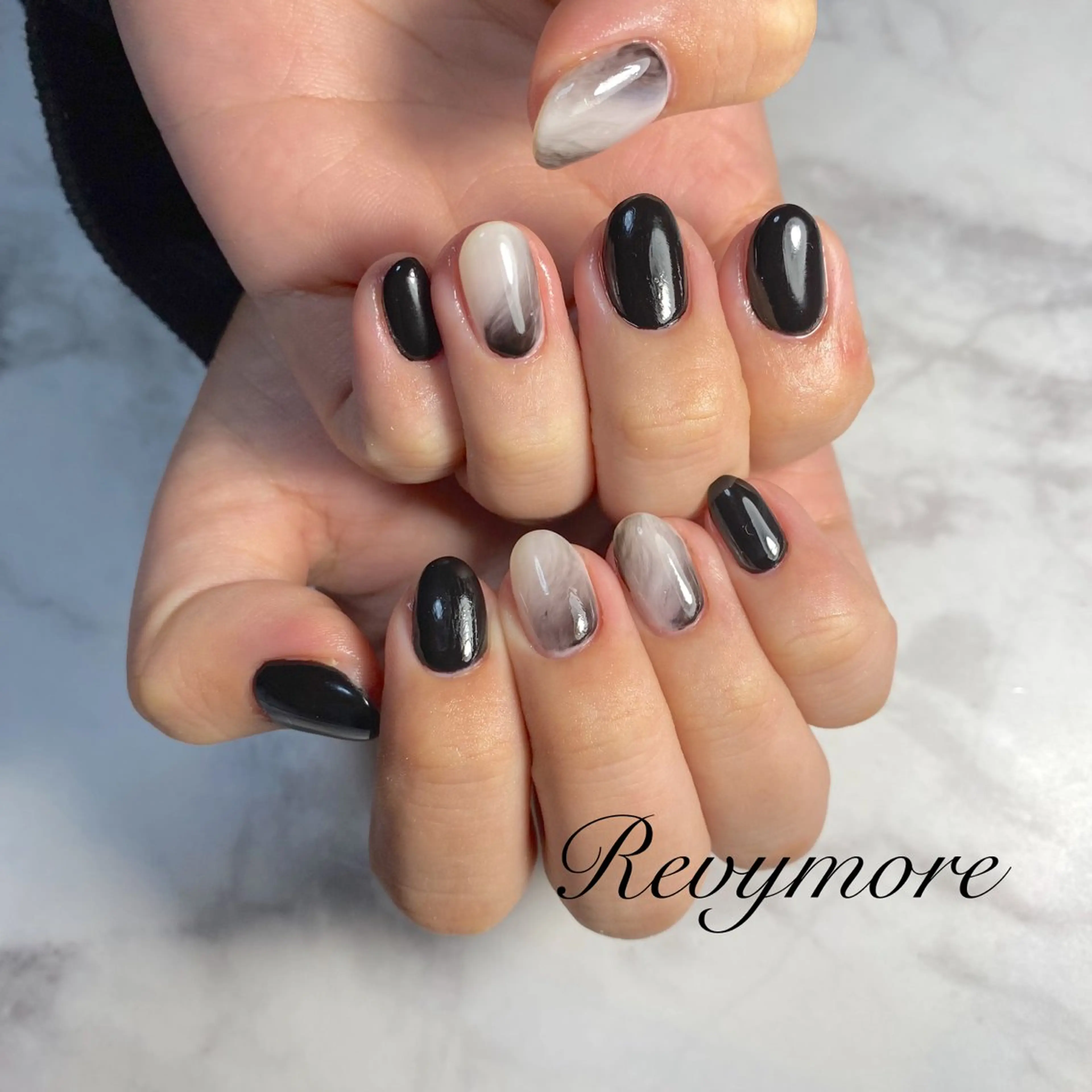 ネイル ジェルネイル キラキラネイル 韓国ネイル ニュアンスネイル オフィスネイル nail salon Revymore所属・nail salon Revymoreのネイルデザイン