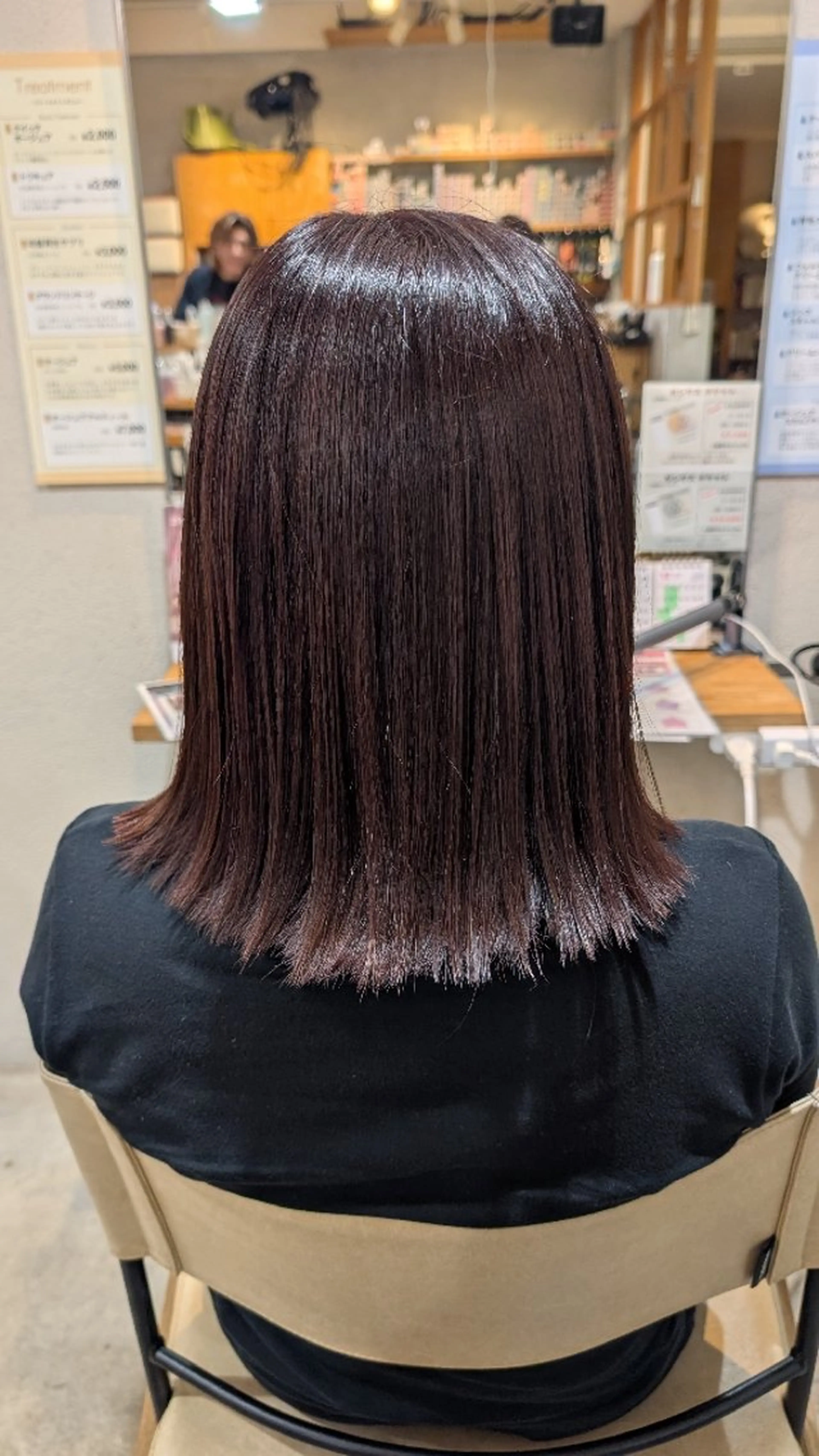 ミディアム カラー 切りっぱなしボブ ベージュカラー ピンクカラー ピンクベージュ ボブ カット ヘアカラー トリートメント 【女性限定】 しおりのヘアスタイル