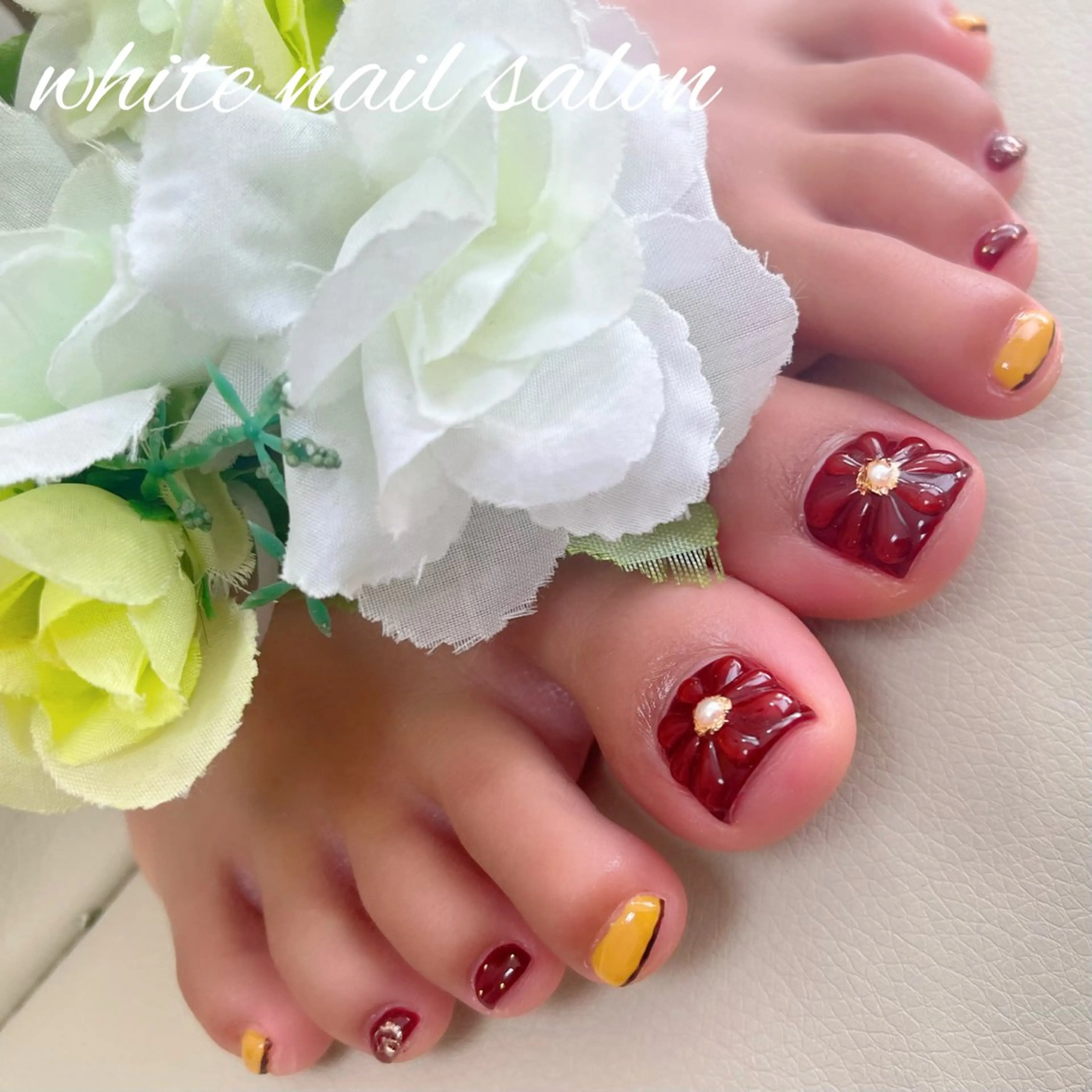 ネイル ラメ(グリッター) フットネイル white nail salonのネイルデザイン