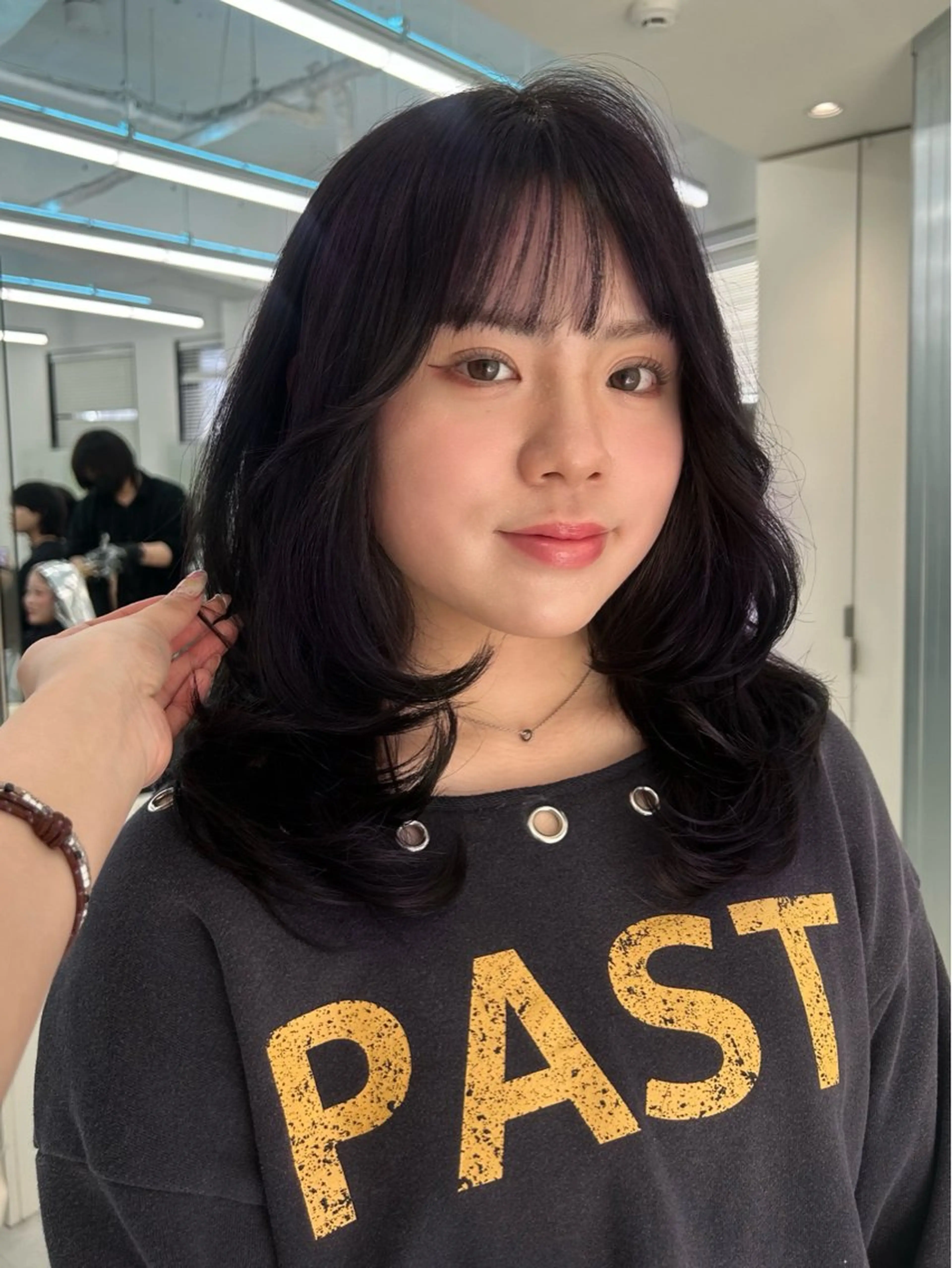 セミロング カラー カット ヘアカラー niina🖤 透明感×レイヤーのヘアスタイル