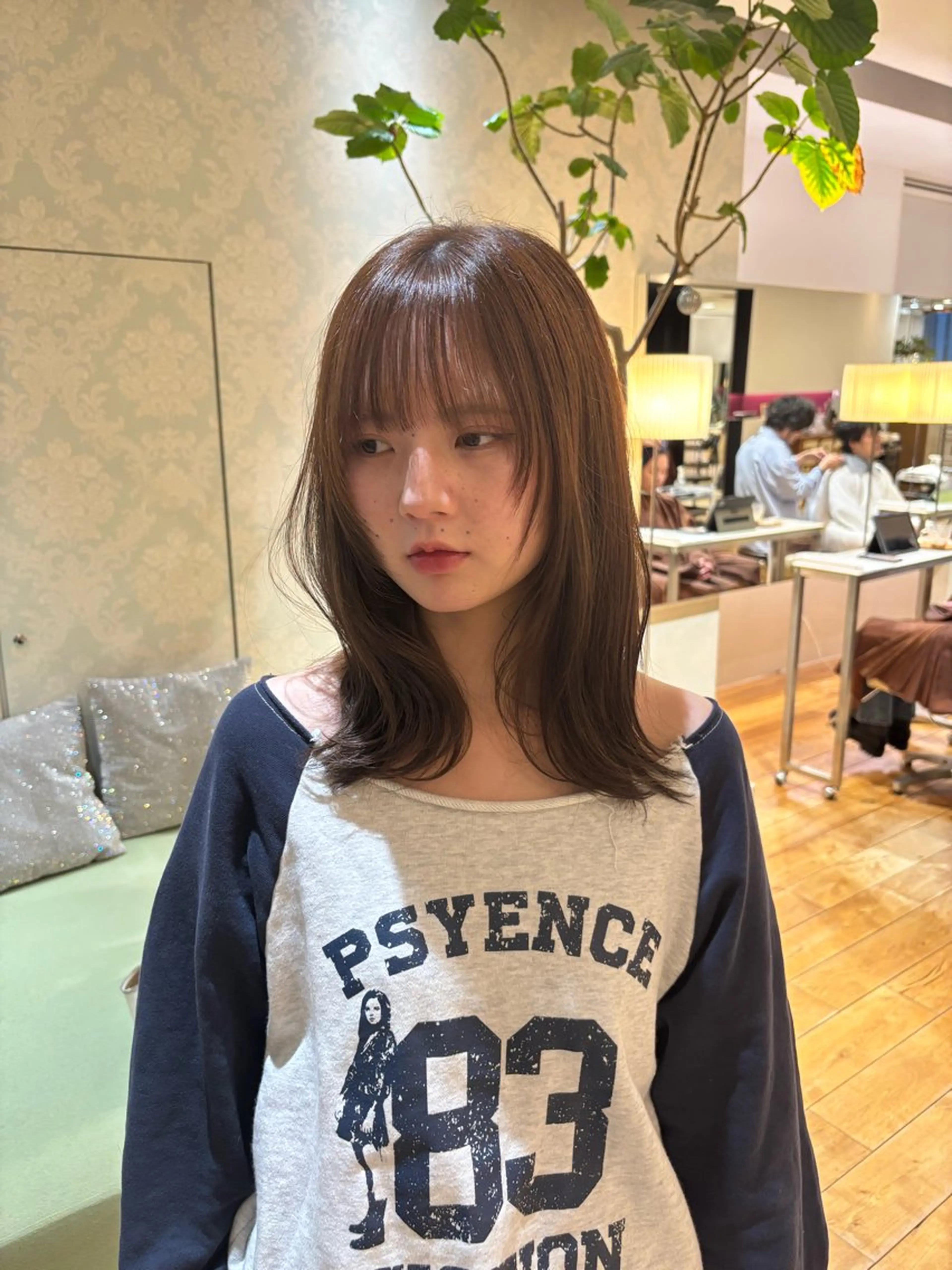 セミロング カラー 透明感カラー レイヤーカット カット ヘアカラー 綿田 翔のヘアスタイル