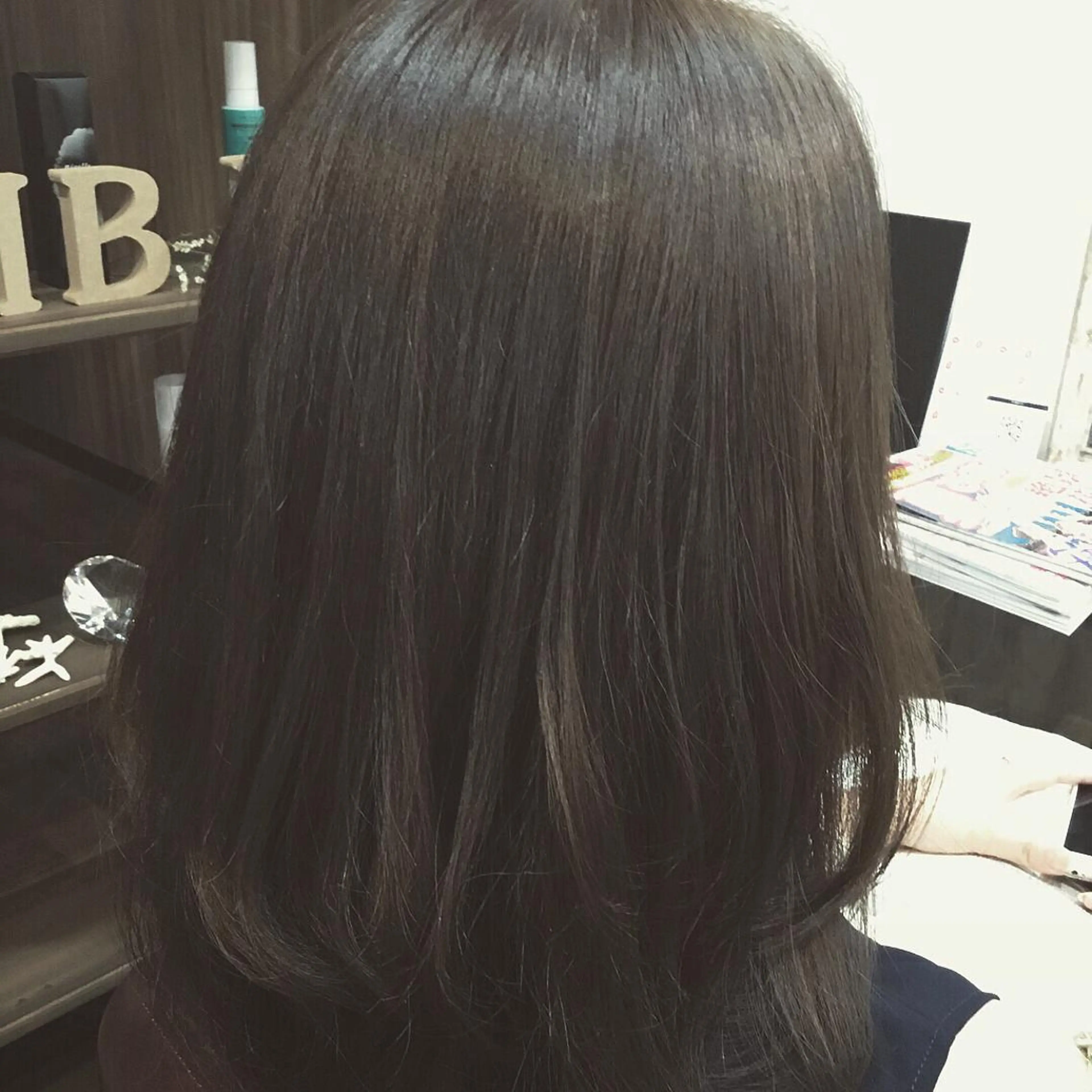 セミロング カラー 金崎 新吾のヘアスタイル