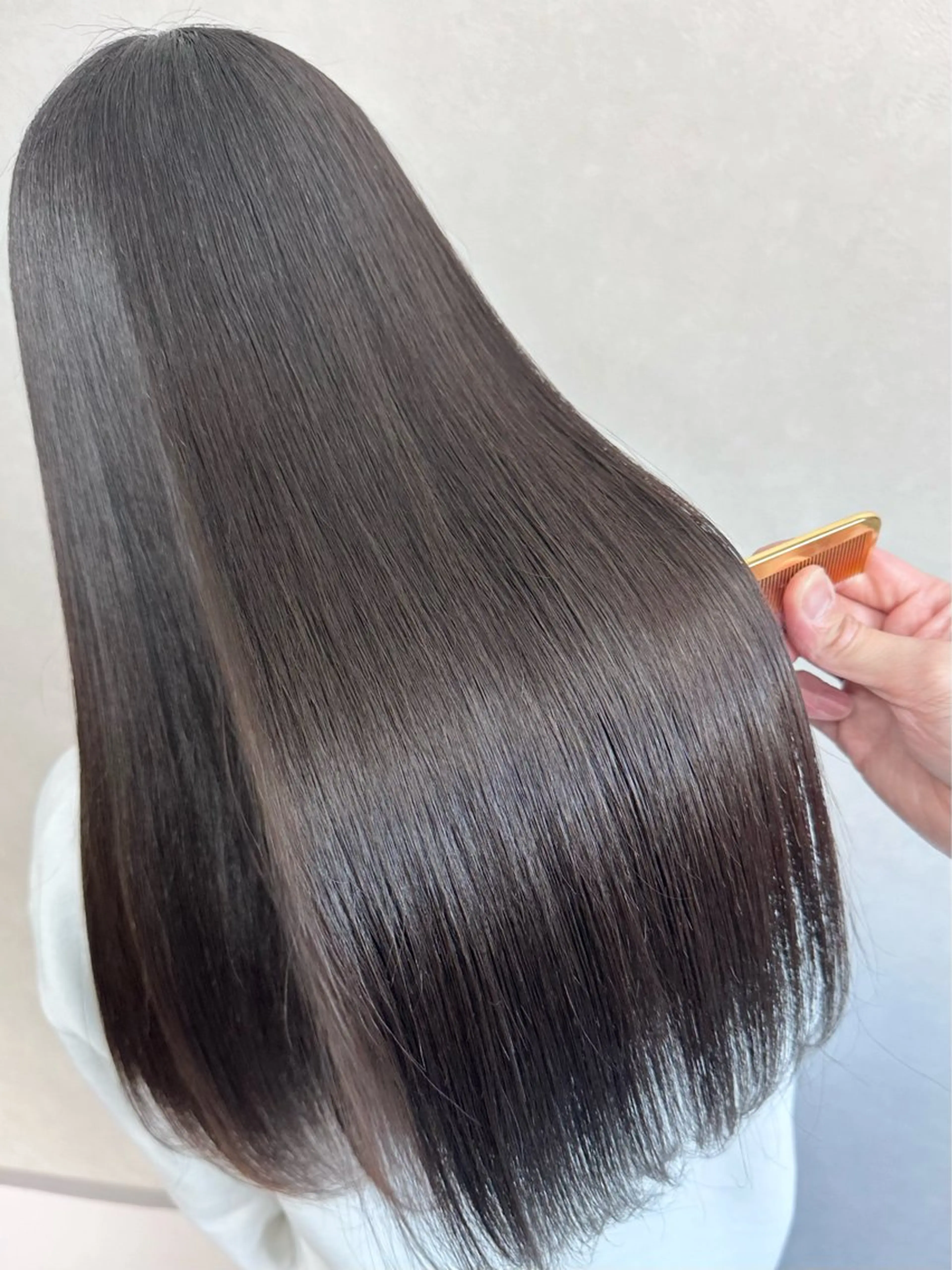 ロング Luana 照沼翔太のヘアスタイル