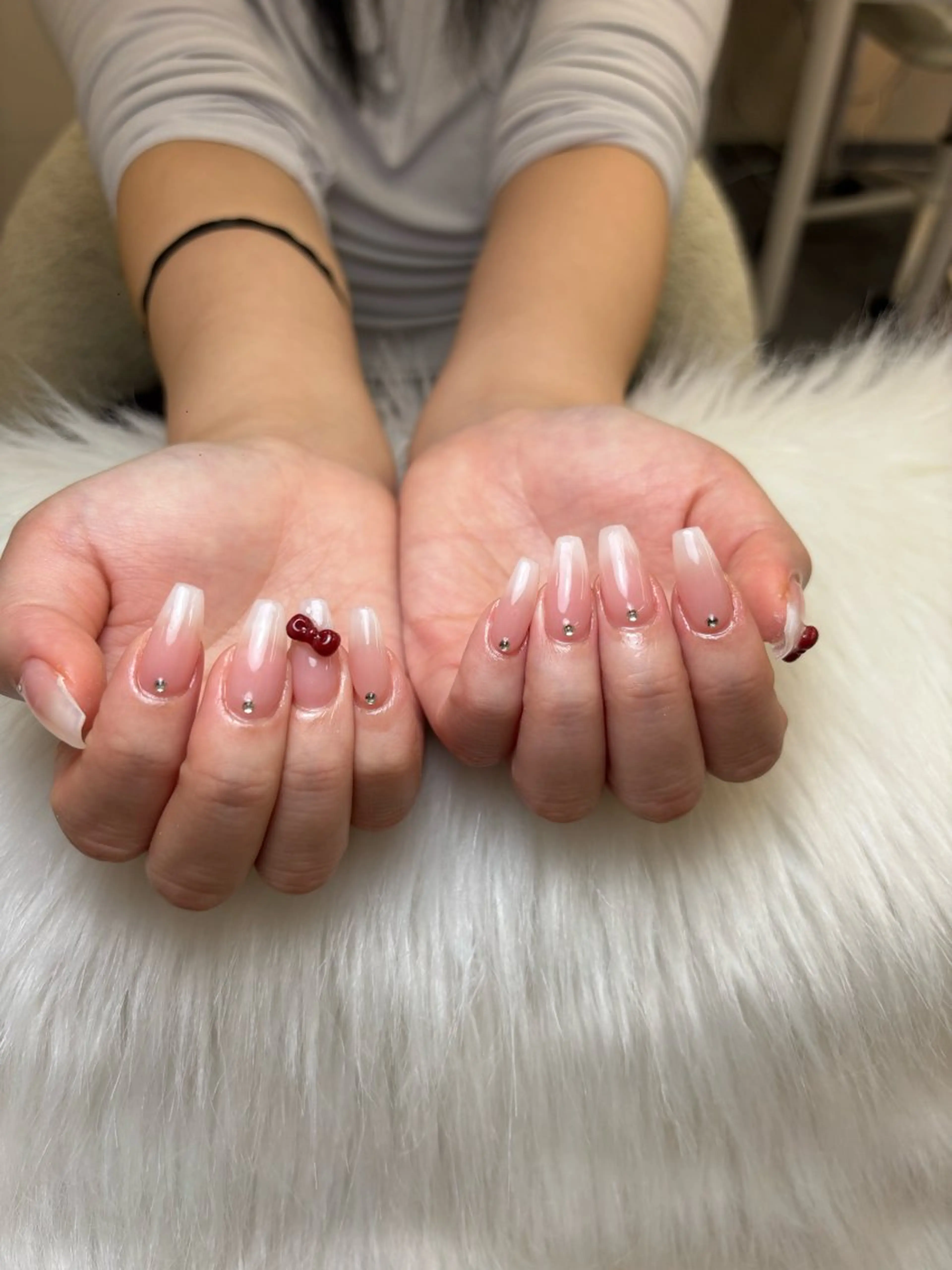 ネイル グラデーション キラキラネイル ワンカラーネイル 冬ネイル Jenn Nail Salonのネイルデザイン