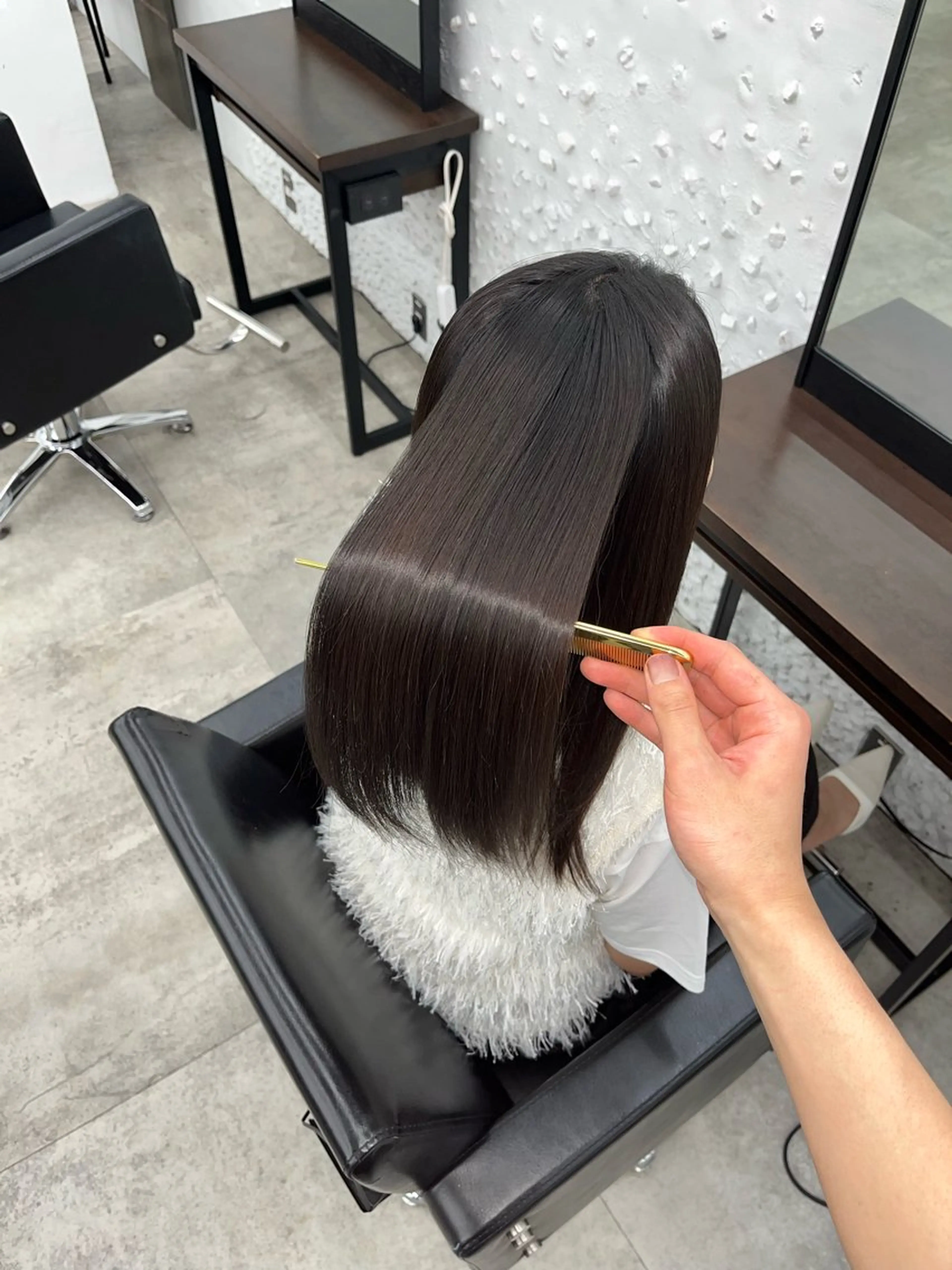 セミロング 縮毛矯正 トリートメント 髪質改善/艶髪特化 /透明感✨️こうめいのヘアスタイル