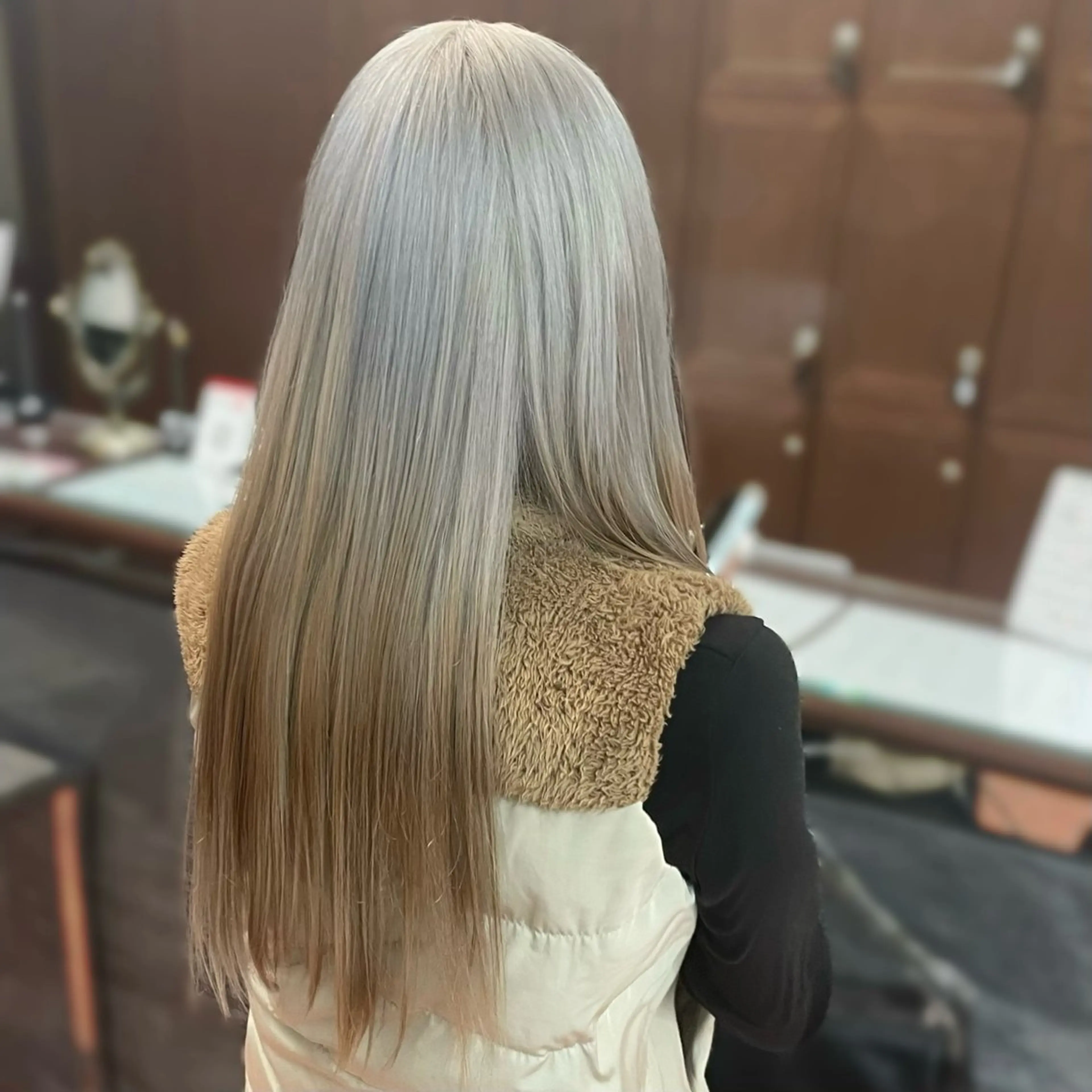 ロング カラー ヘアカラー トリートメント ⭐️韓国ブリーチ 顔周りカット⭐️のヘアスタイル