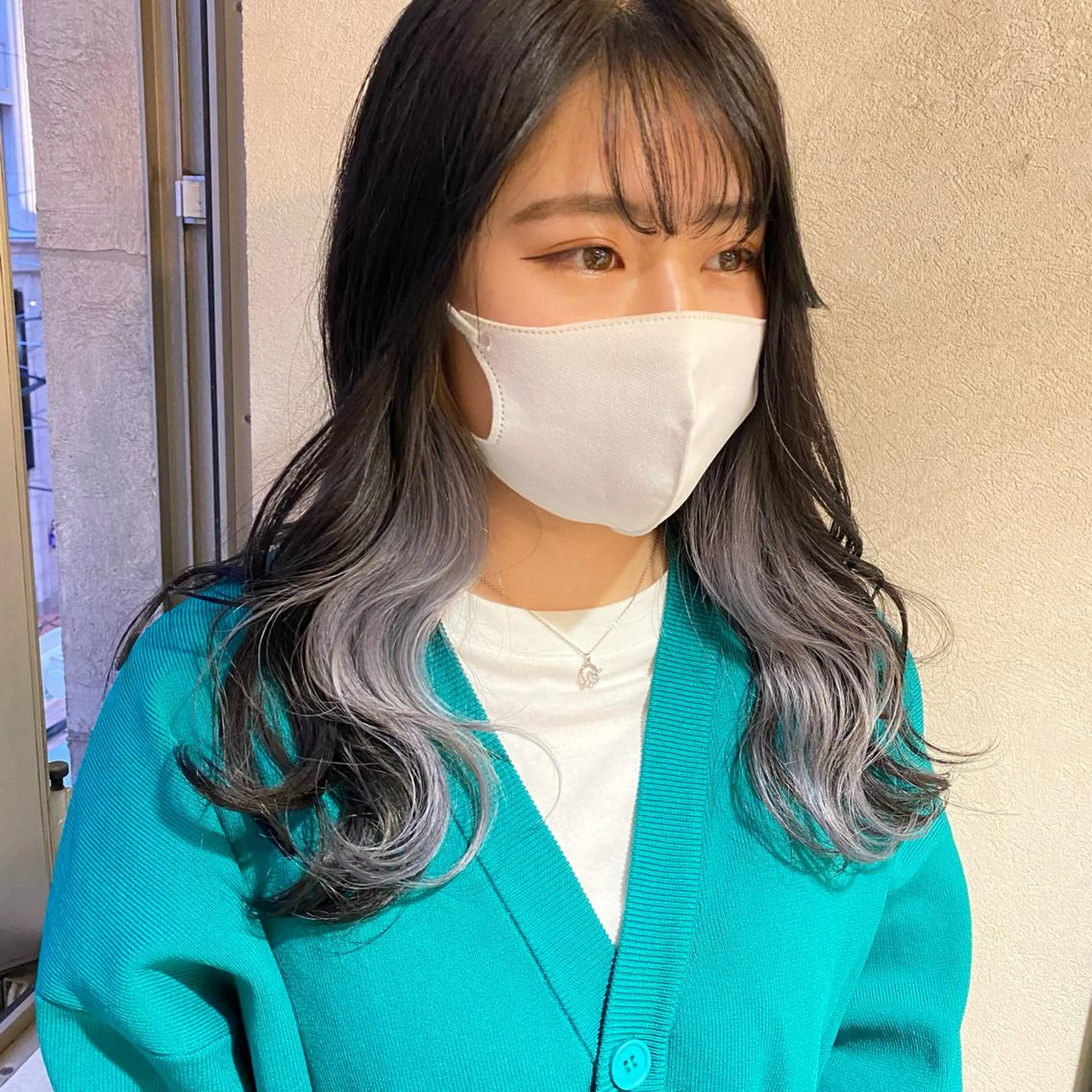 ミディアム カラー インナーカラー シルバー ヘアカラー あさだ しゅうたろうのヘアスタイル