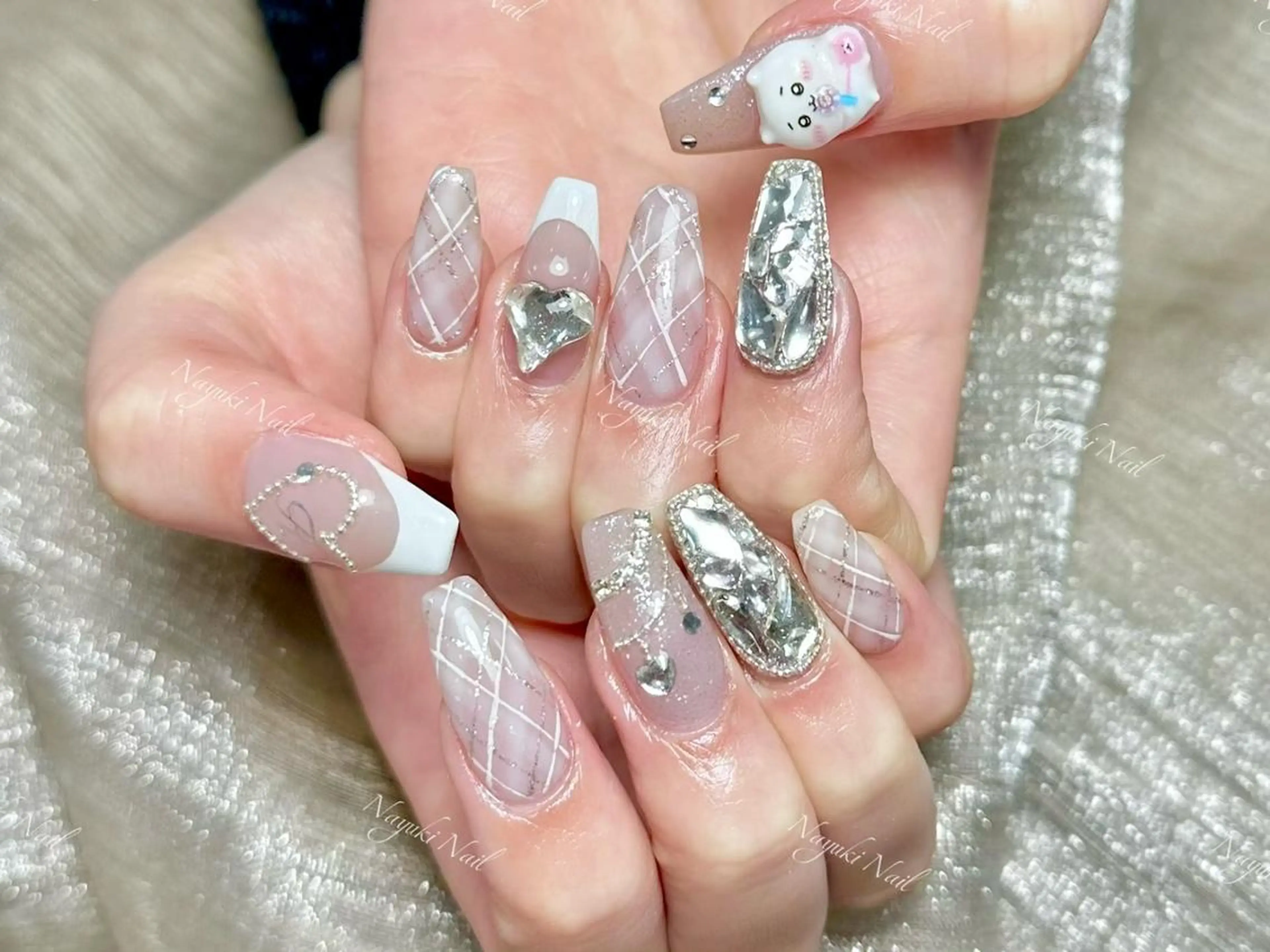 ネイル 🦋 Queenieのネイルデザイン