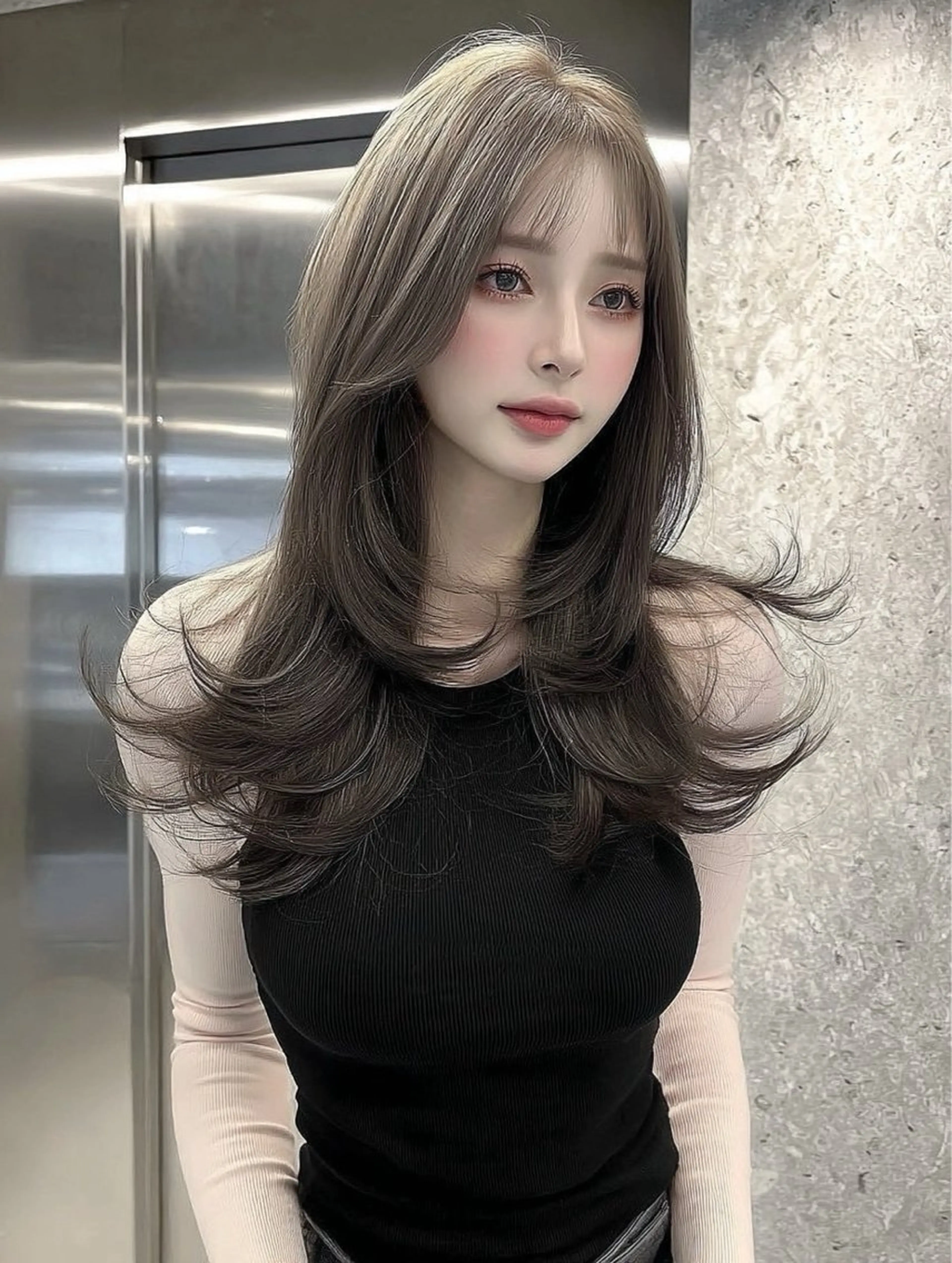 セミロング カット ヘアカラー 塩入ひろの、韓国ヘア 梅田/束感まつ毛のヘアスタイル