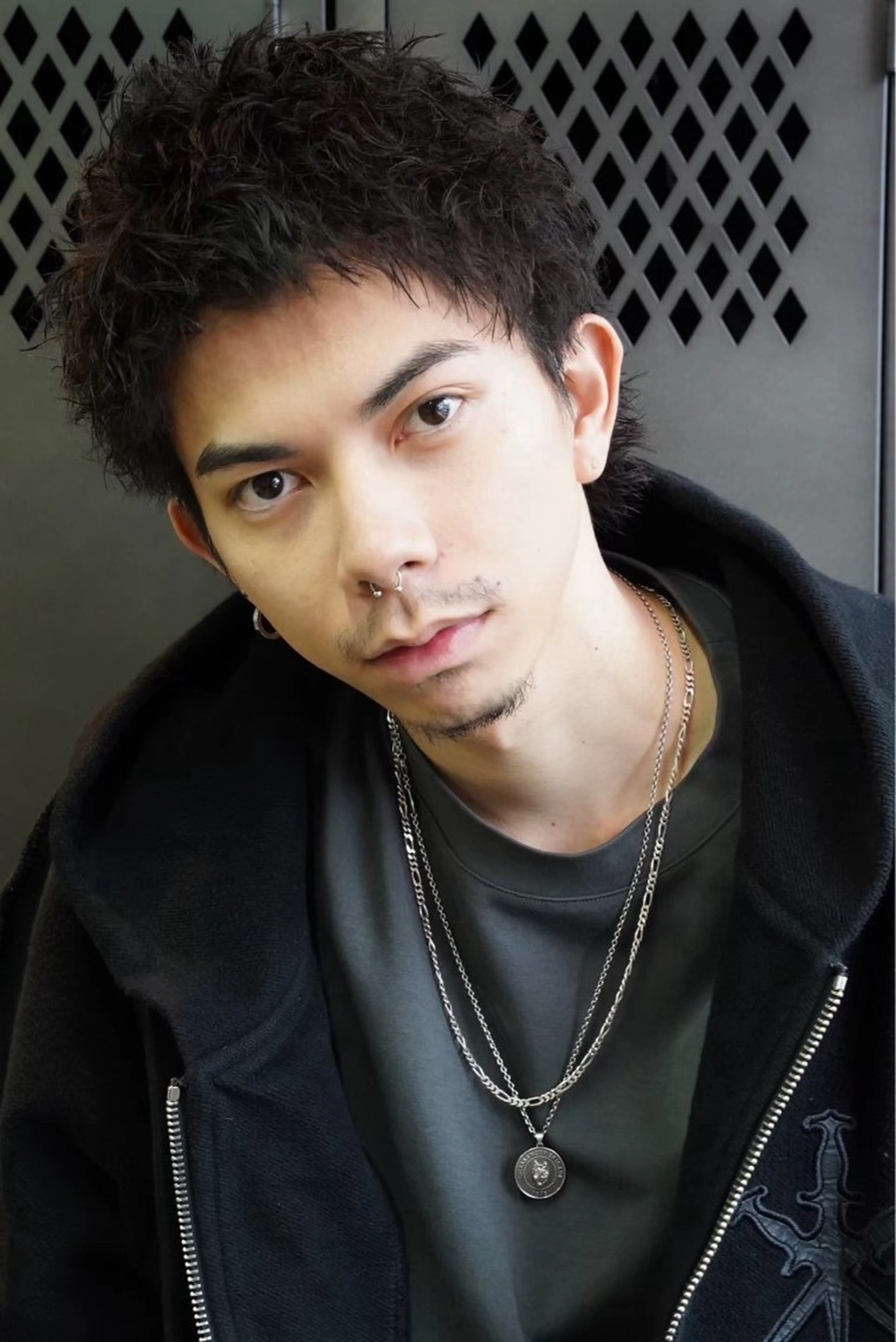 パーマ メンズ カット パーマ メンズバレイヤージュ シャドウパーマのヘアスタイル