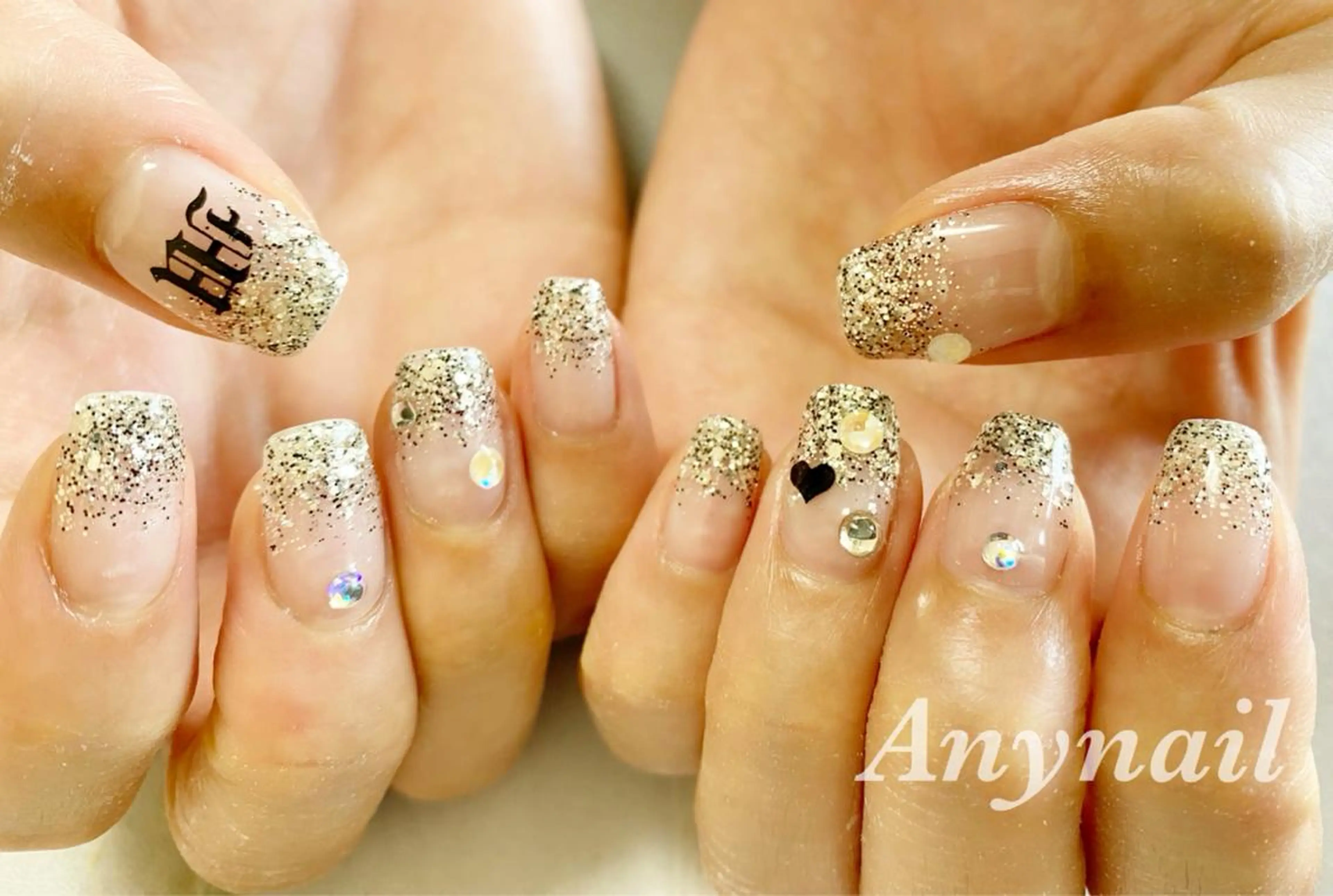 ネイル ブルー グラデーション ラメ(グリッター) ラメグラデーション シルバー ハンドネイル 岩澤 恵子のネイルデザイン