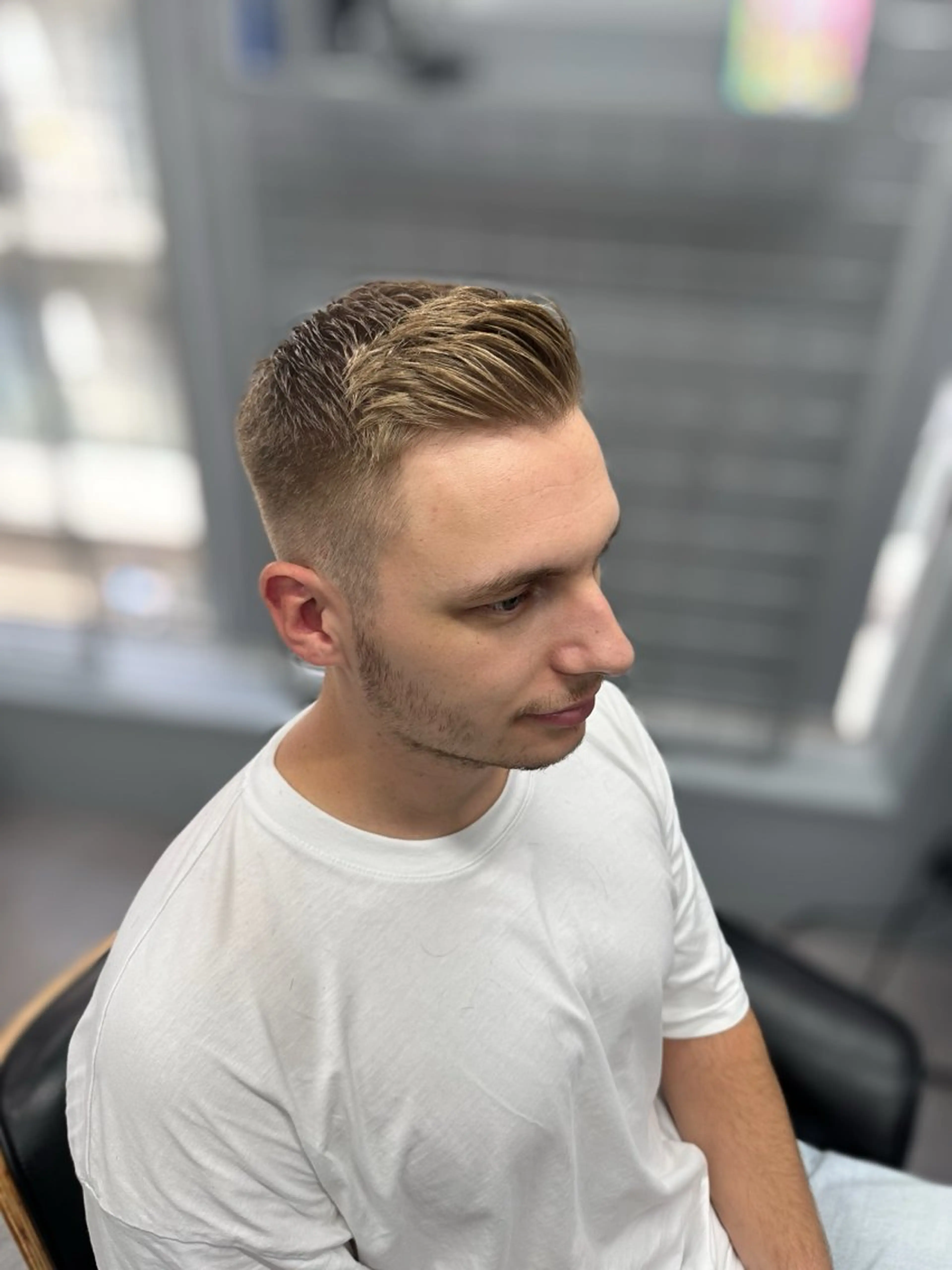 ショート メンズ センターパート フェードカット メンズハイトーン メンズパーマ メンズツイストパーマ 池袋/FADE /メンズ特化のヘアスタイル