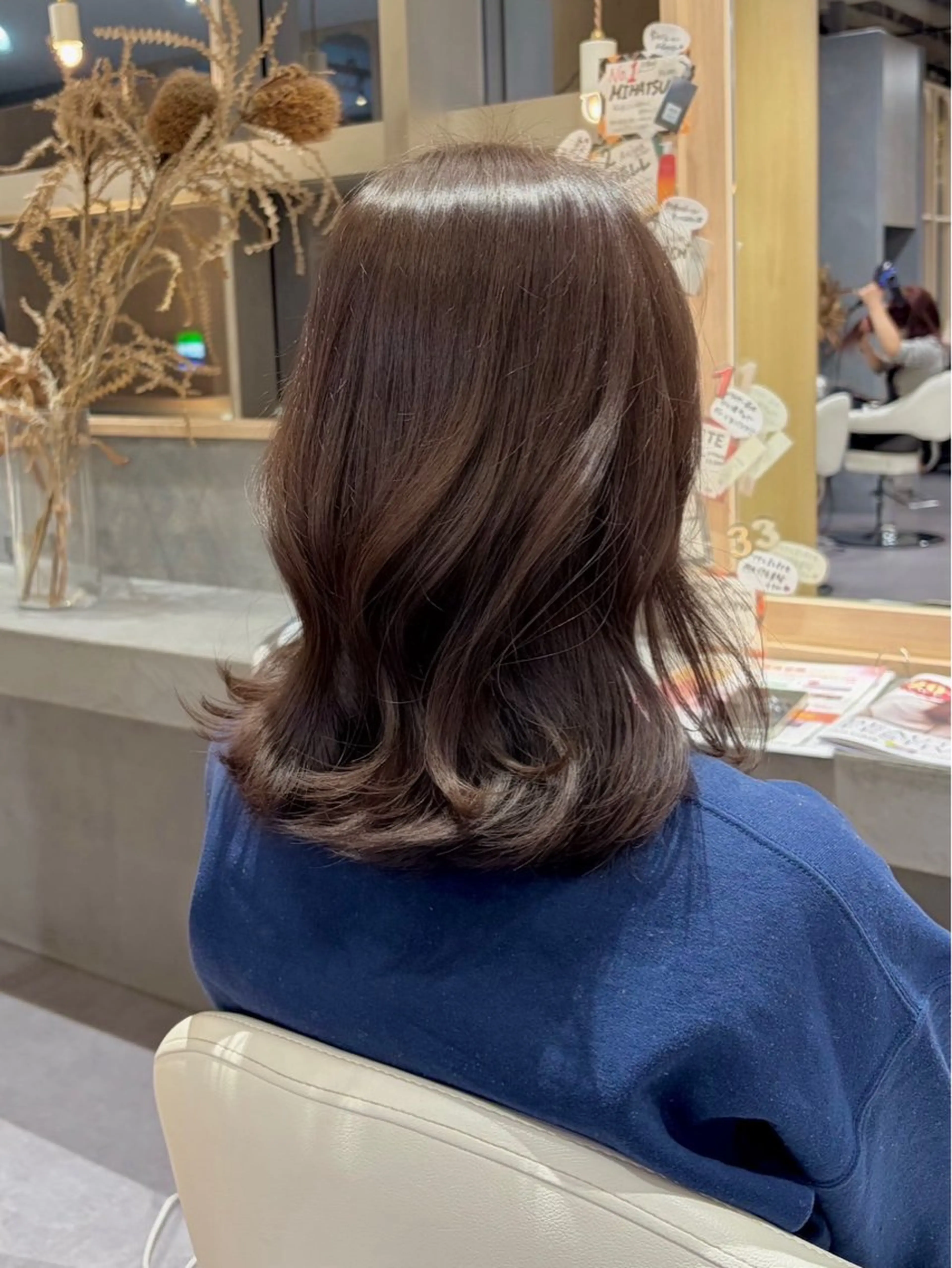 ミディアム カラー 外ハネヘア 坂本 彩芽のヘアスタイル