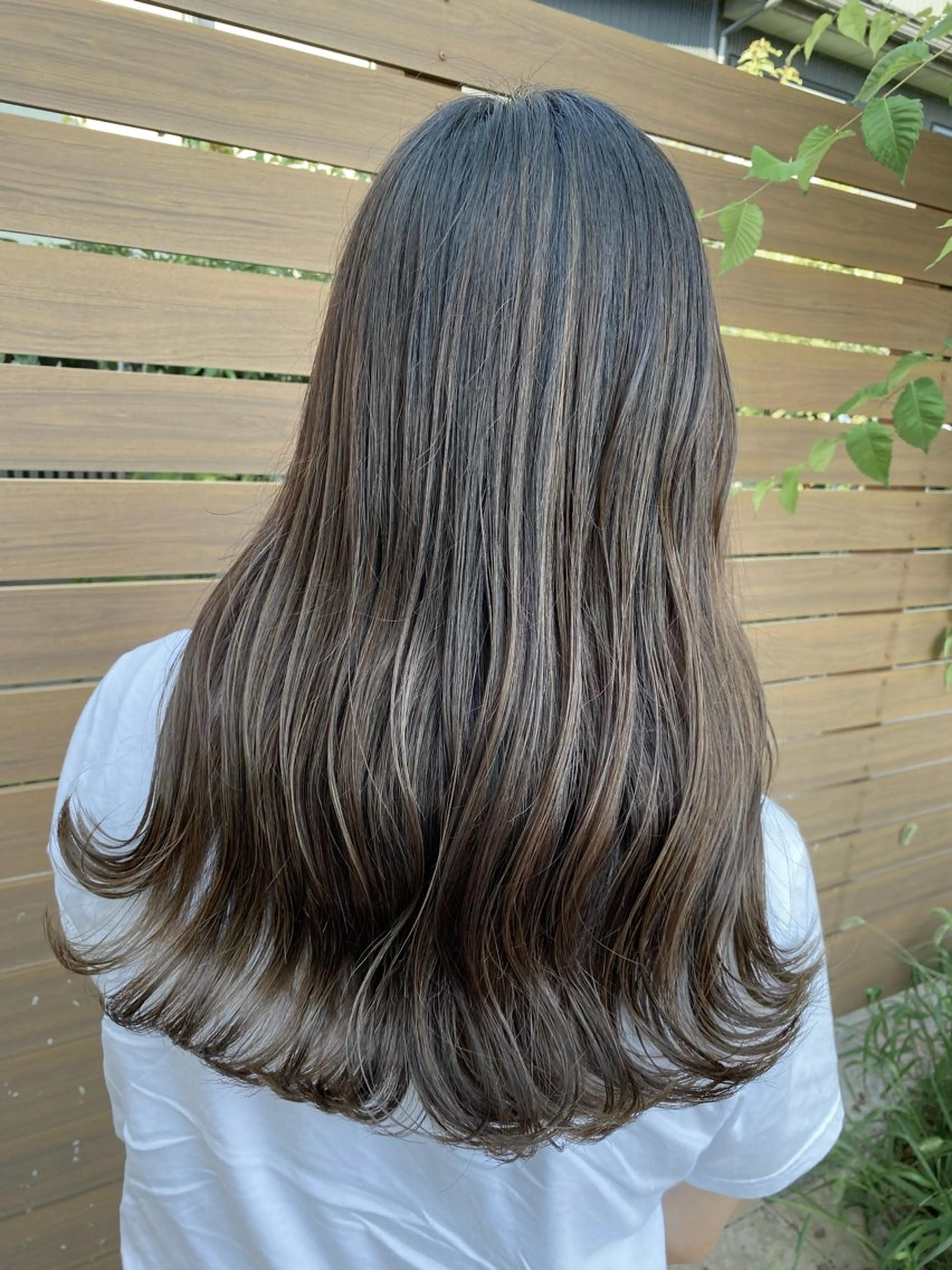 ロング カラー 小坂 麻綾のヘアスタイル