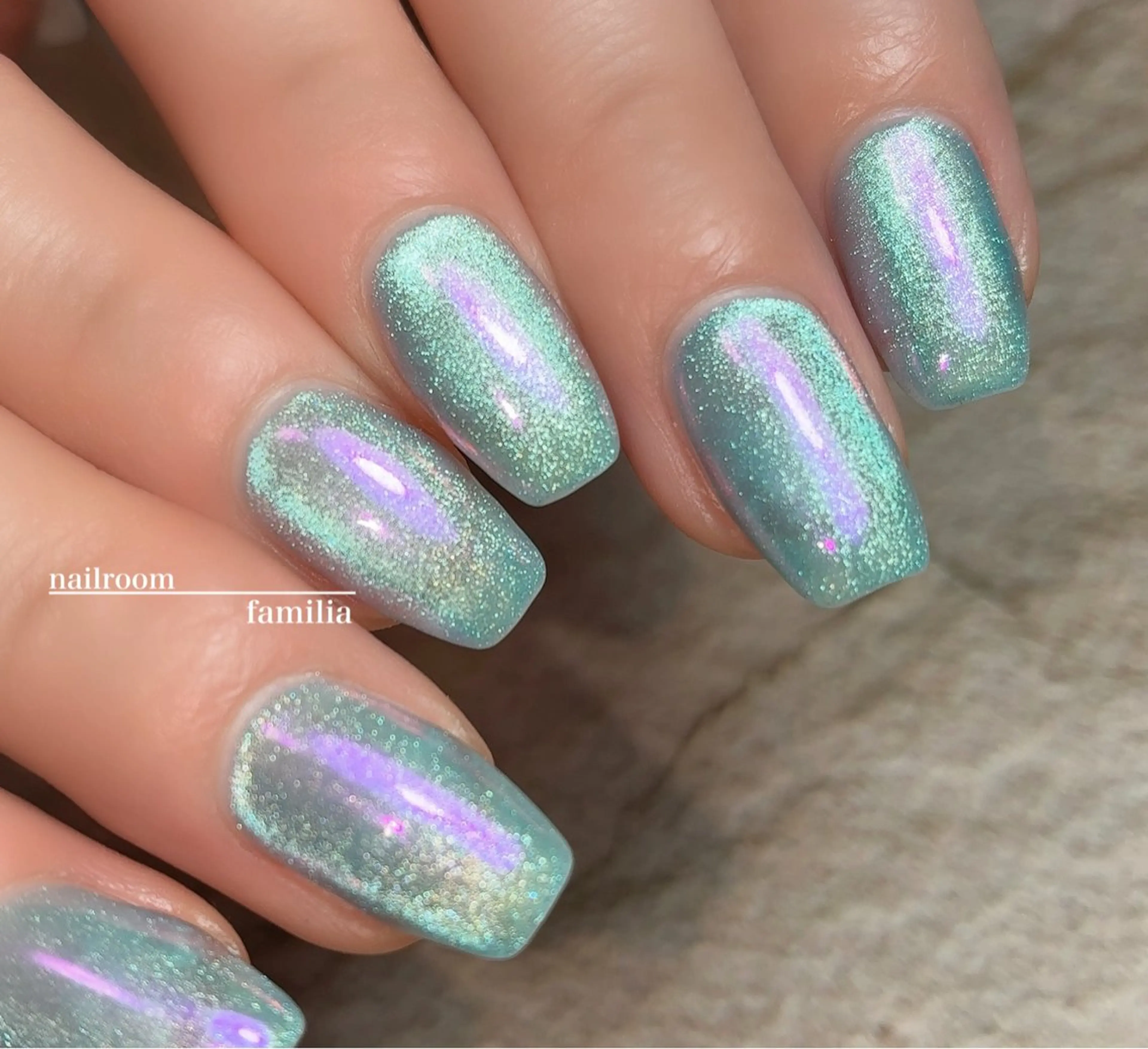 ネイル オーロラネイル マグネットネイル ハンドネイル -nailroom- familiaのネイルデザイン