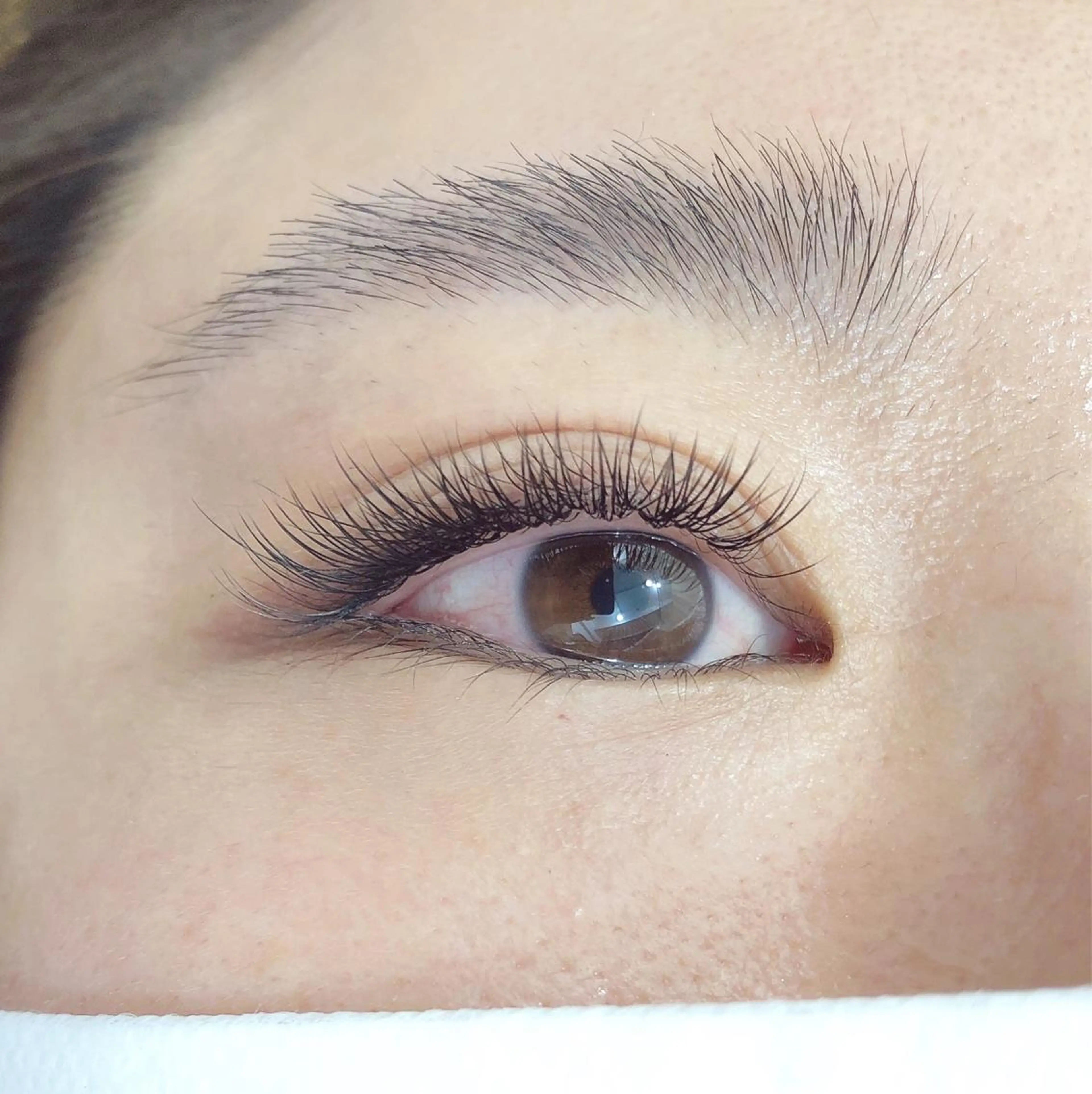 マツエク・マツパ laera 佐藤のヘアスタイル