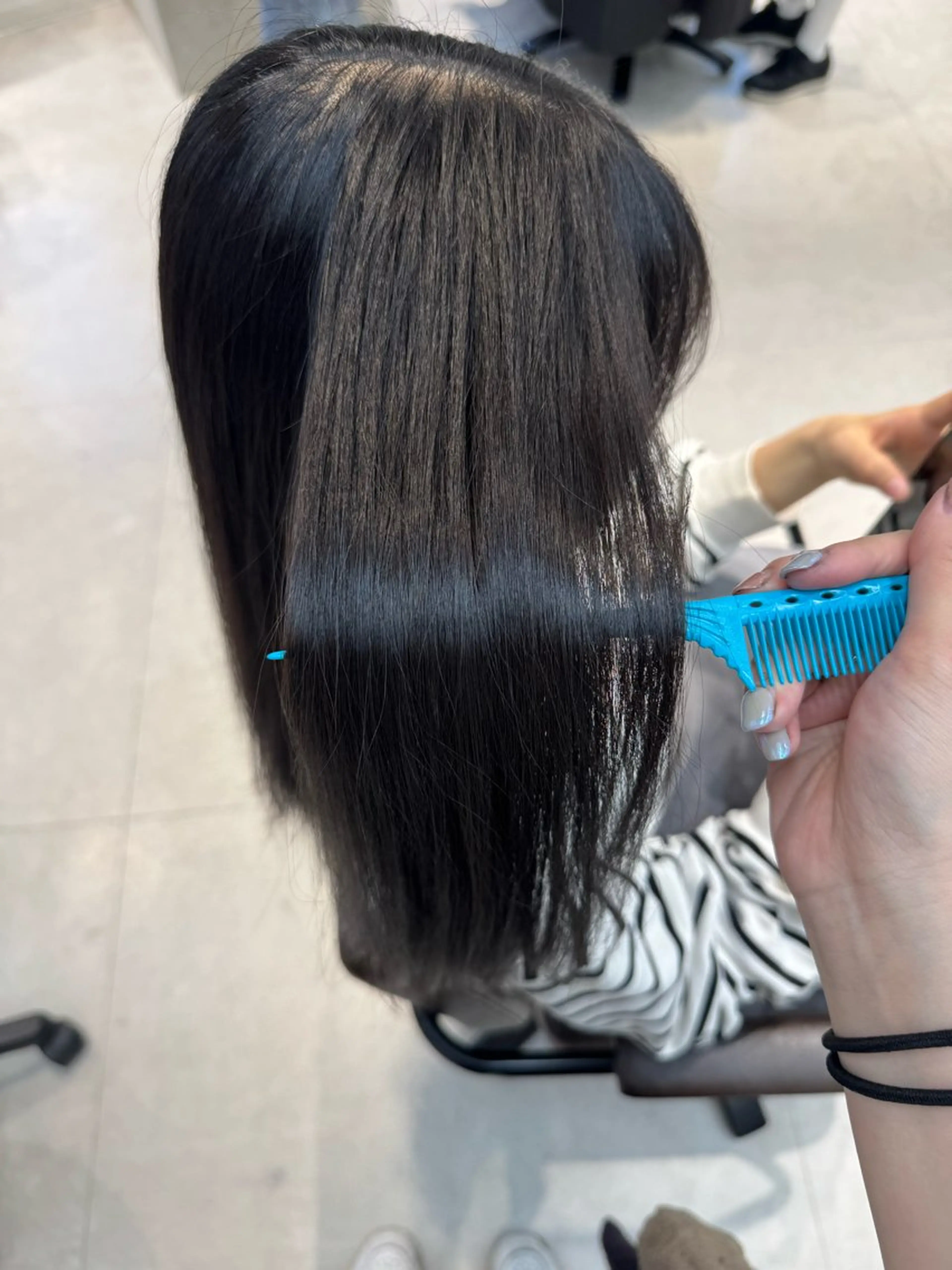 セミロング カラー ダークグレー ダークグレージュ グレージュ ヘアカラー 近藤 愛理のヘアスタイル