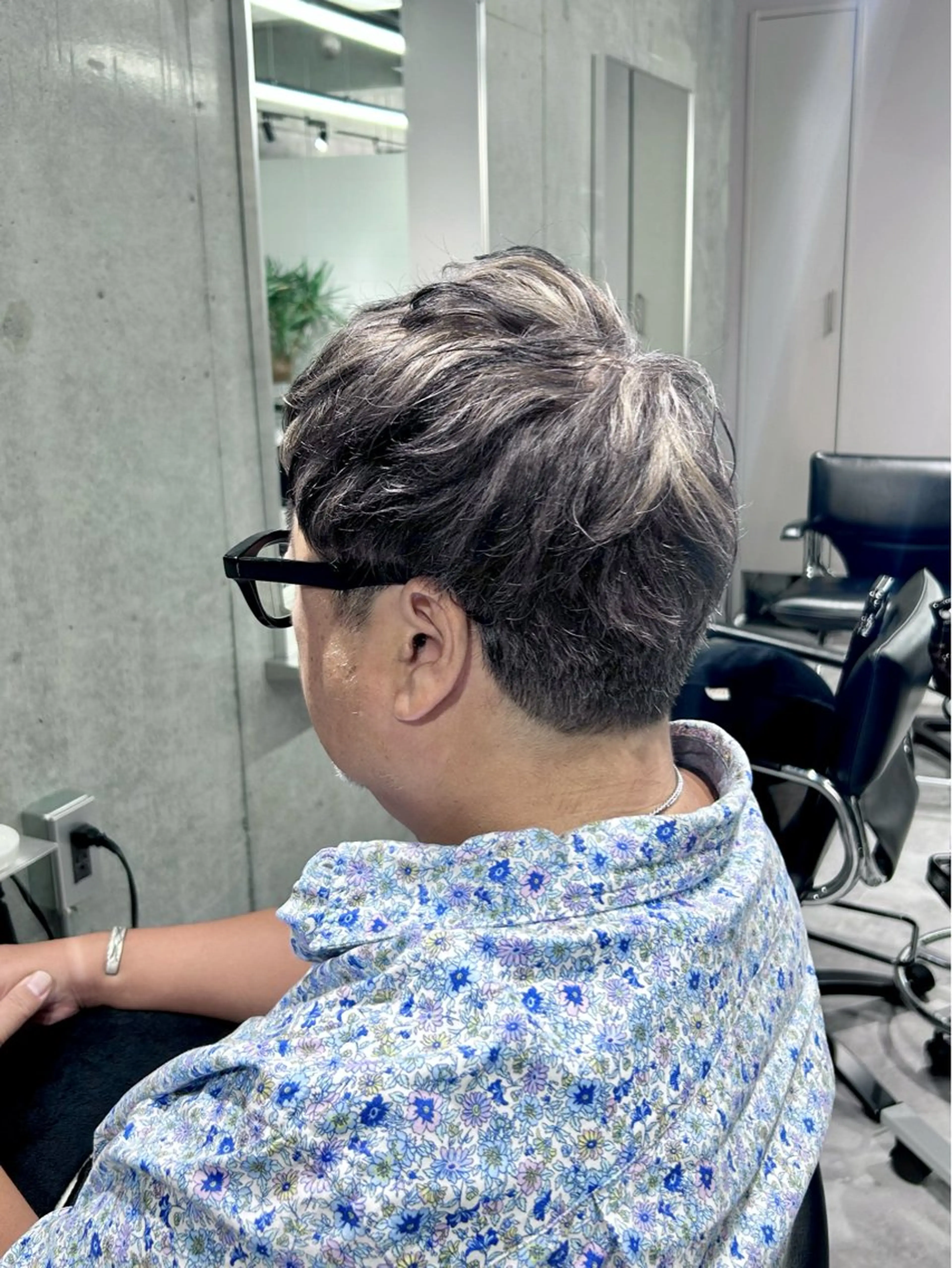 カット+お白髪ぼかしハイライトフルコース(カラー+ハリコシケア、しっとりorさらさら)の写真