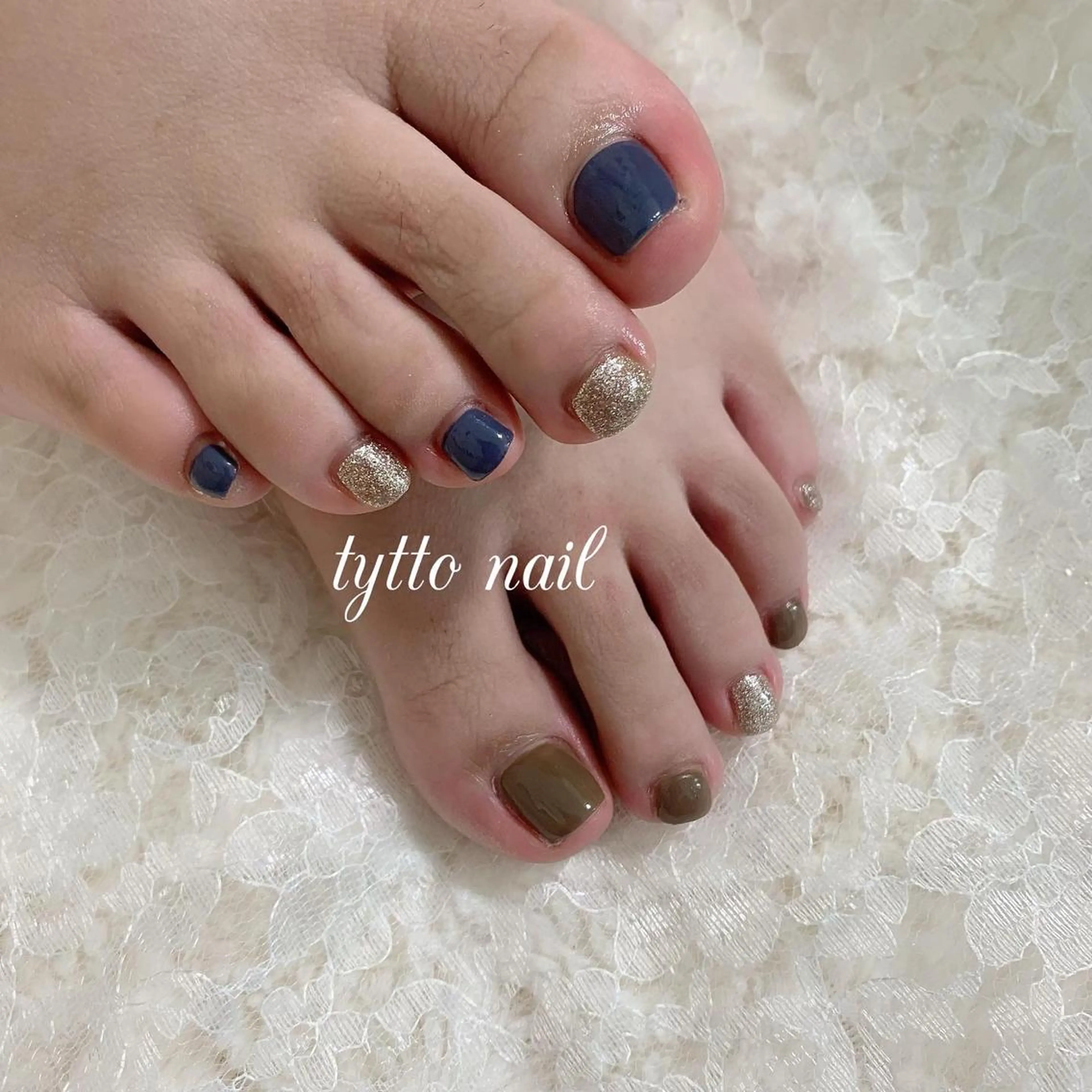 ネイル ブルー ブラウン フットネイル ラメ(グリッター) オフィスネイル フットネイル tytto nail ❤︎‪‪eri‪‪のネイルデザイン