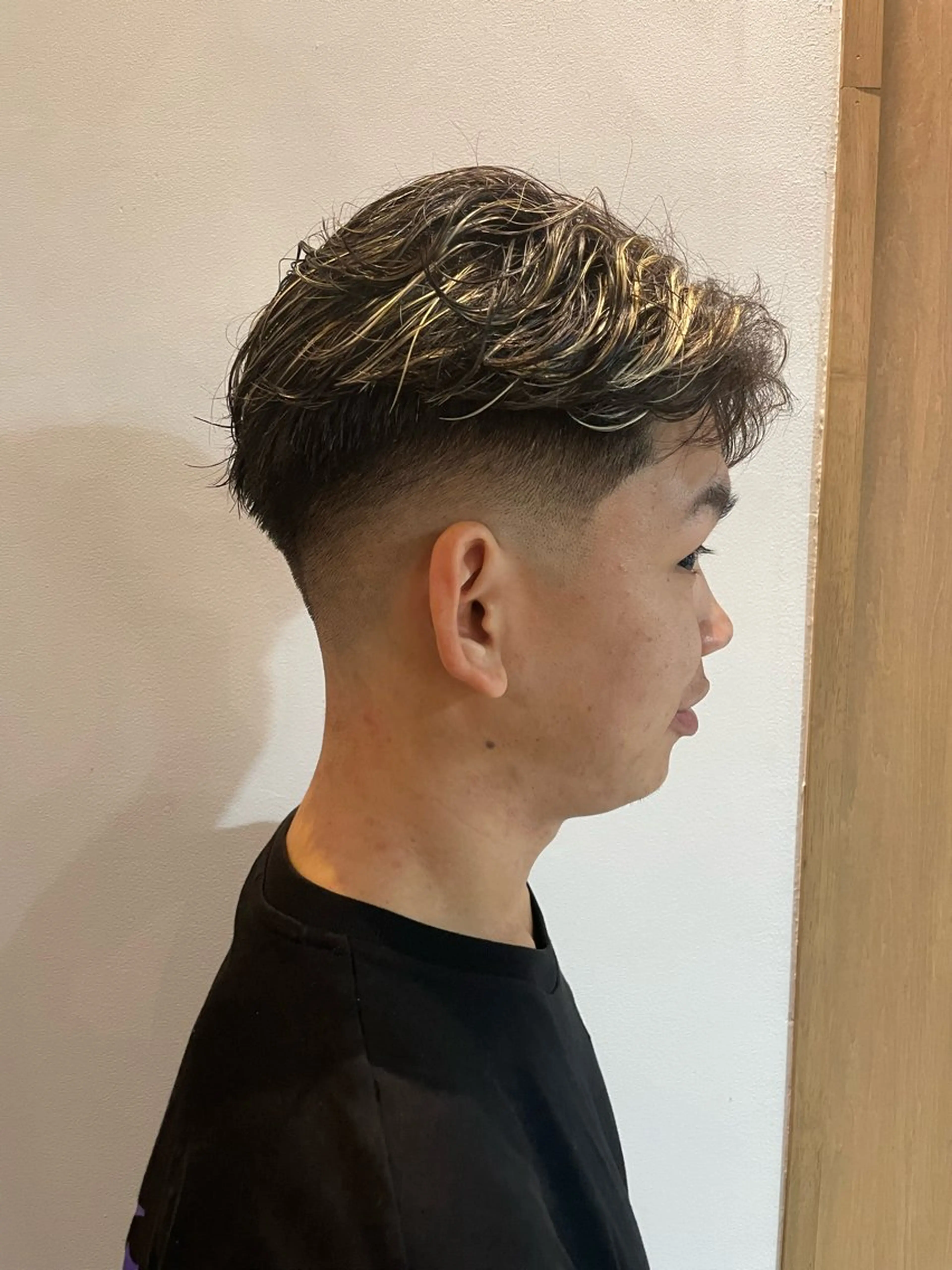 ショート カラー パーマ メンズ メンズブリーチ フェードカット メンズハイライト メンズメッシュ メンズパーマ sweetroom茅ヶ崎南口店所属・∮フェードスタイル∮ 加藤嘉陛のヘアスタイル