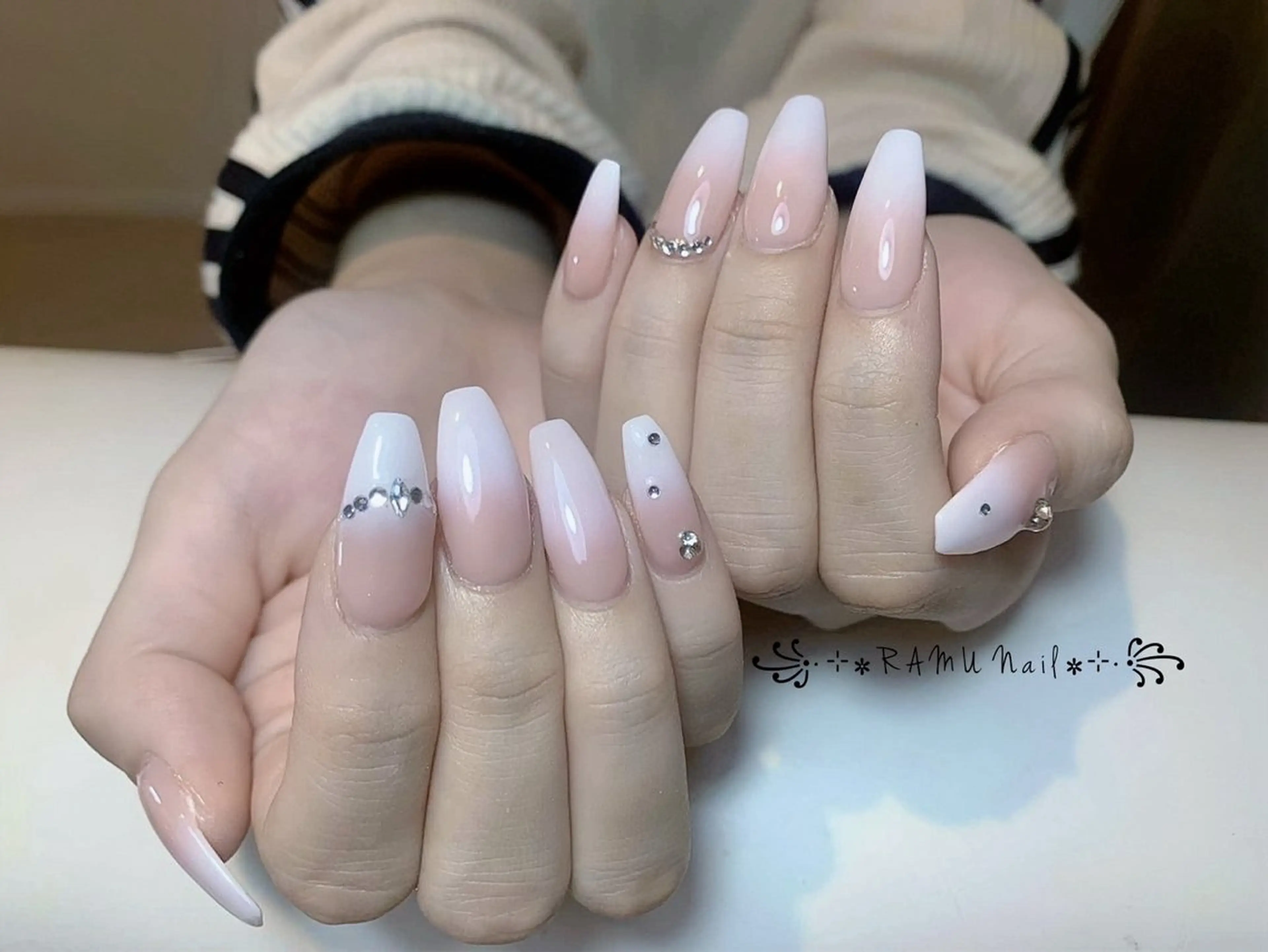 ネイル キラキラネイル マグネットネイル ミラーネイル ピンク ストーンネイル ハンドネイル RAMU Nail 恵比寿店のネイルデザイン