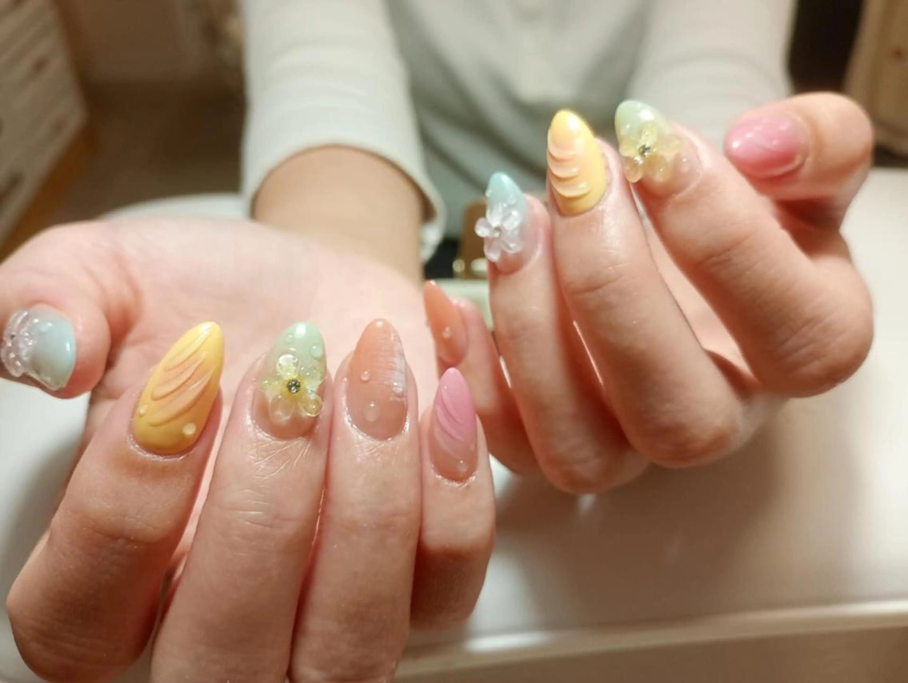 ネイル 長さ出し フレンチネイル ジェルネイル ガラスフレンチ 韓国ネイル Hana Bloom Nail💛Rinaのネイルデザイン