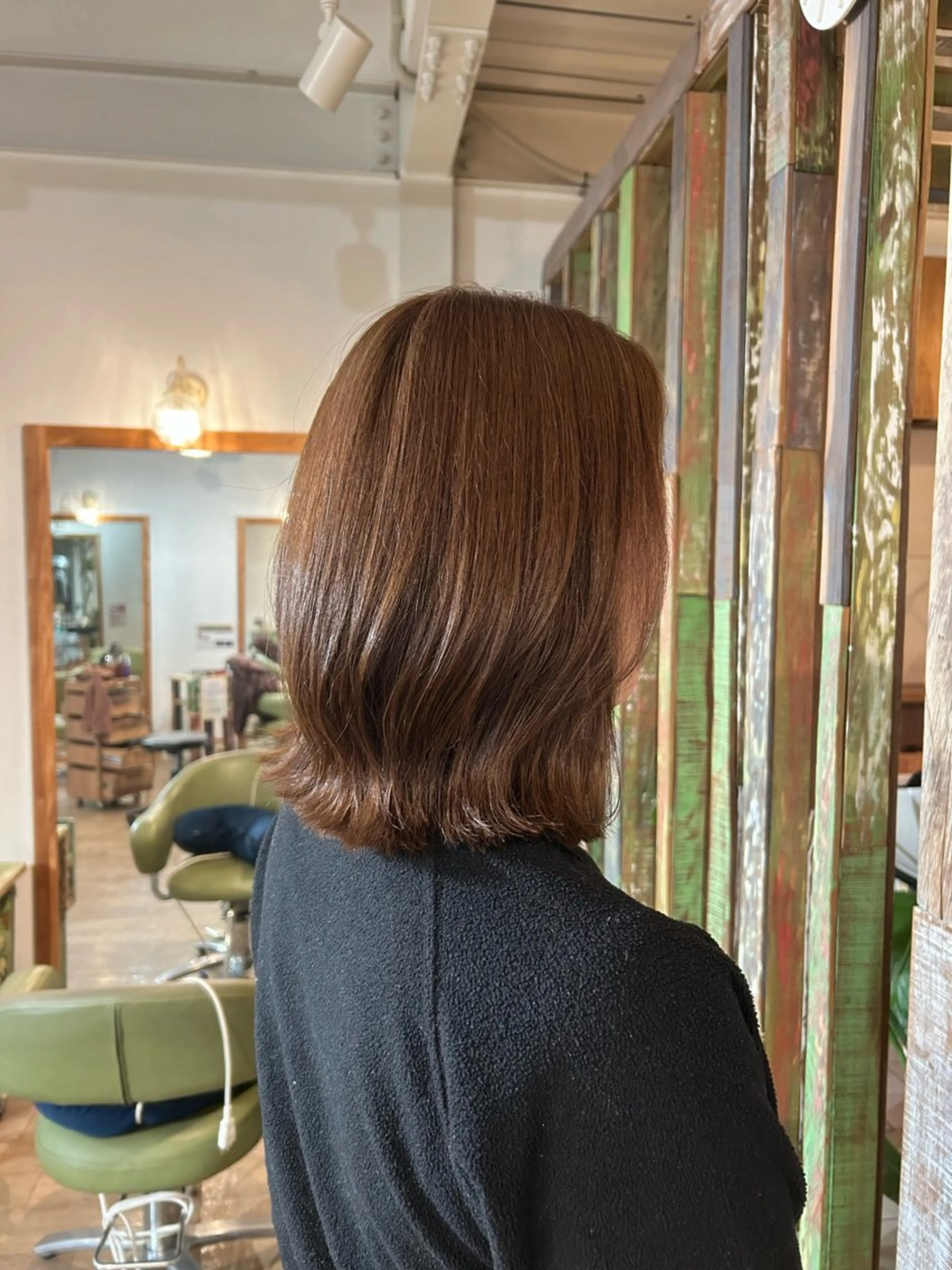 ミディアム 白上 愛佳のヘアスタイル