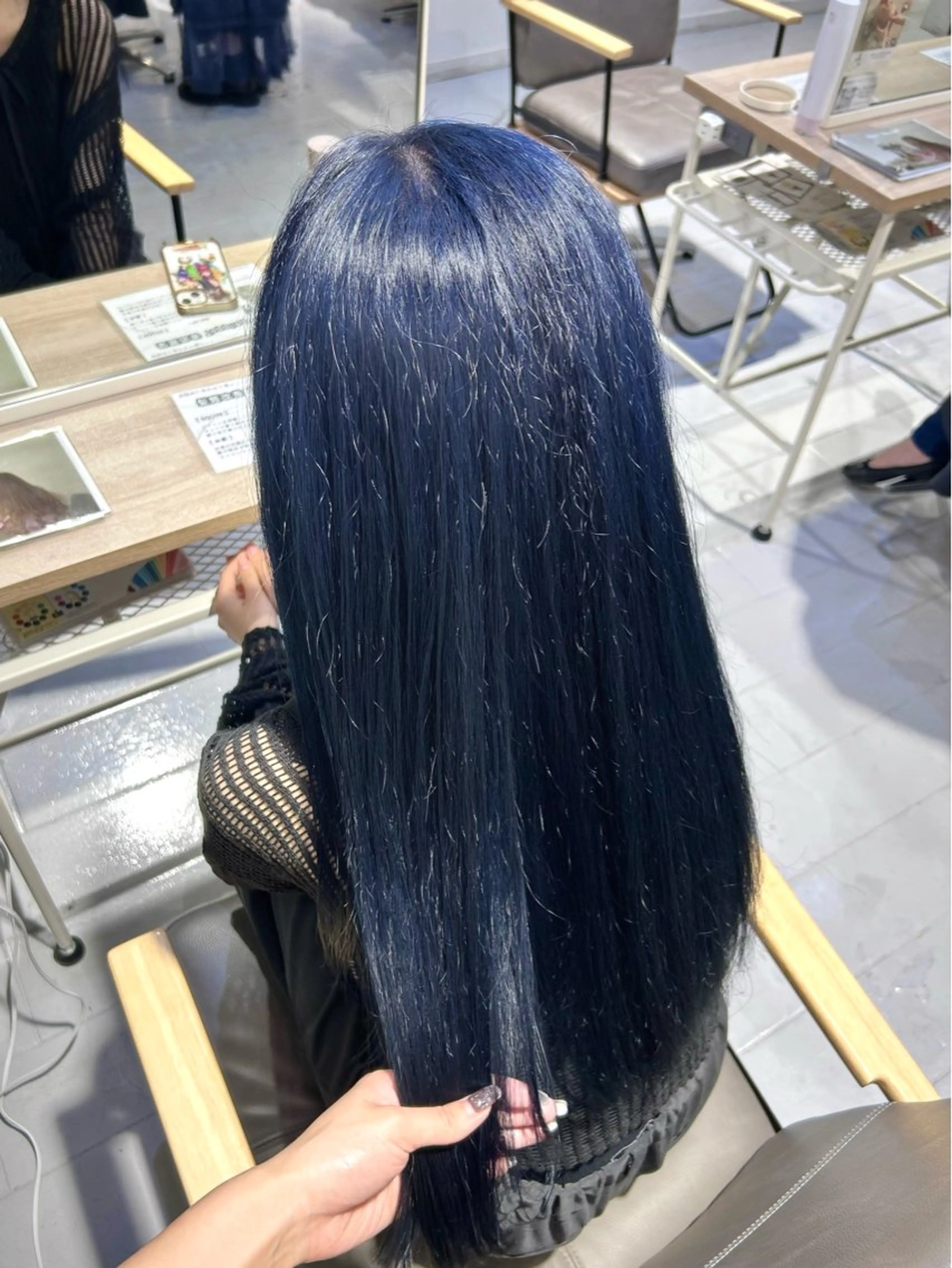 ロング カラー ブリーチ ネイビーカラー カット ヘアカラー レイヤーカット⛓ hina🩶のヘアスタイル