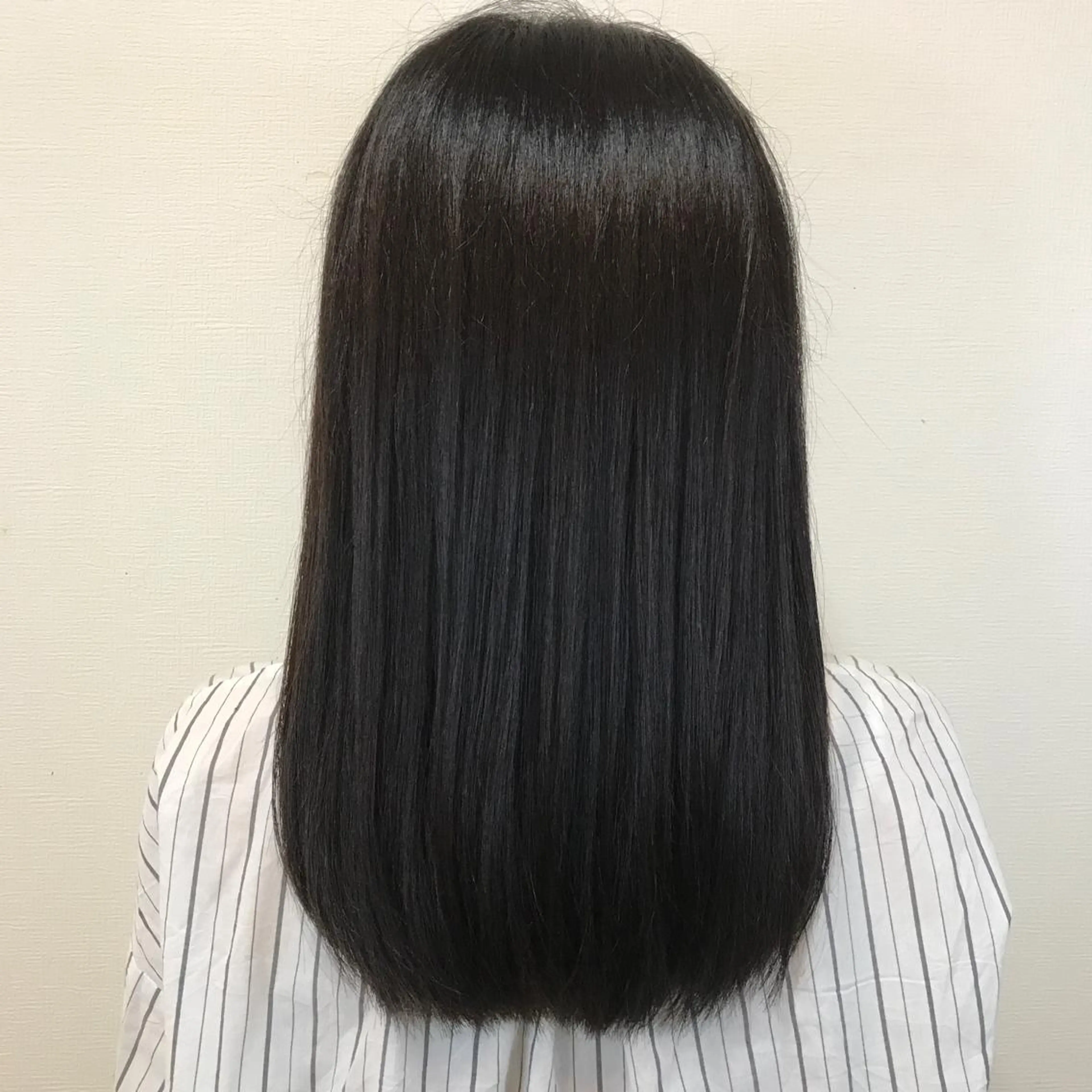 セミロング 髪質改善 白髪ぼかし、髪質改善 富田隼仁のヘアスタイル