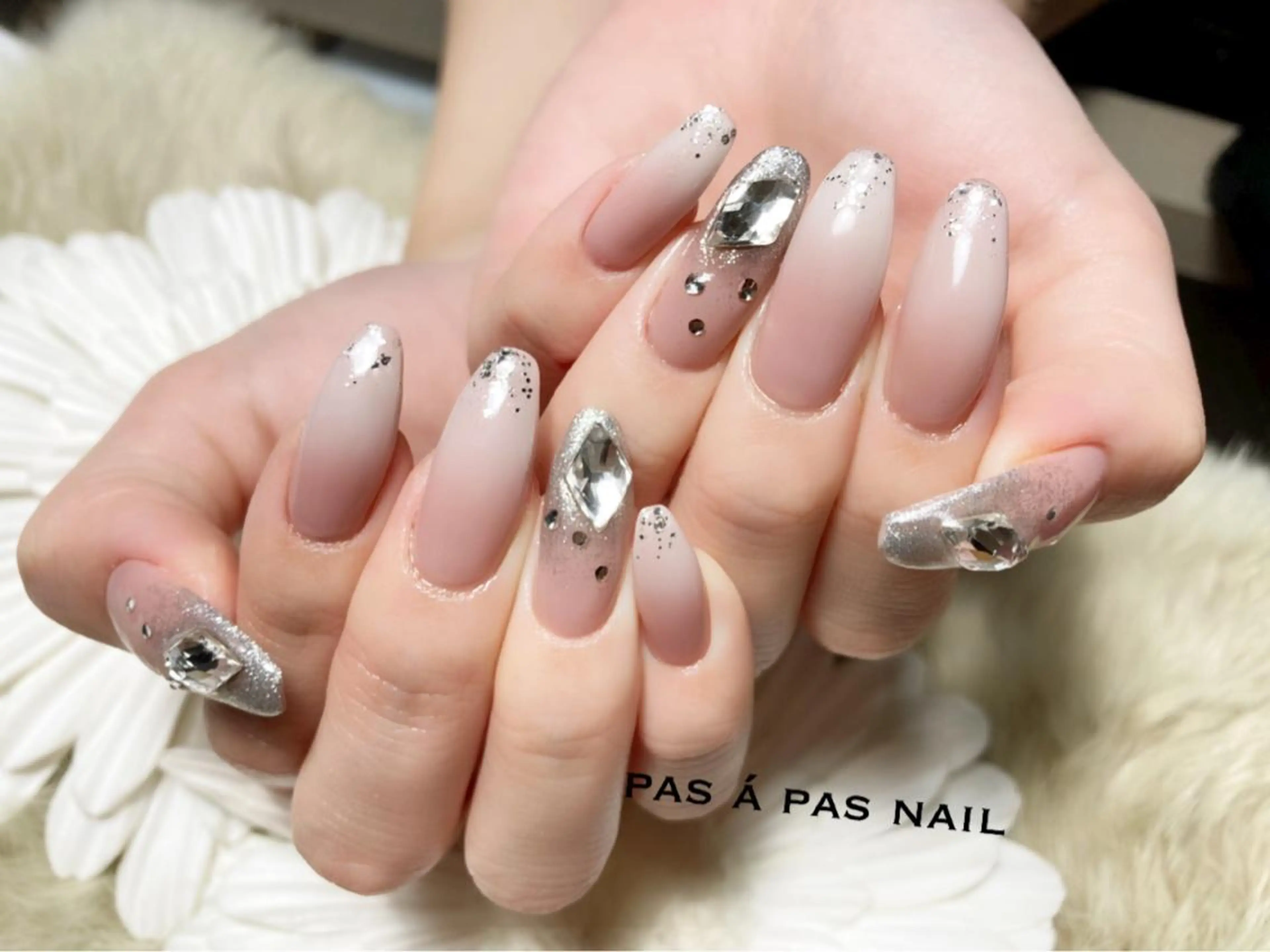 ネイル Yakko pas á pasのネイルデザイン