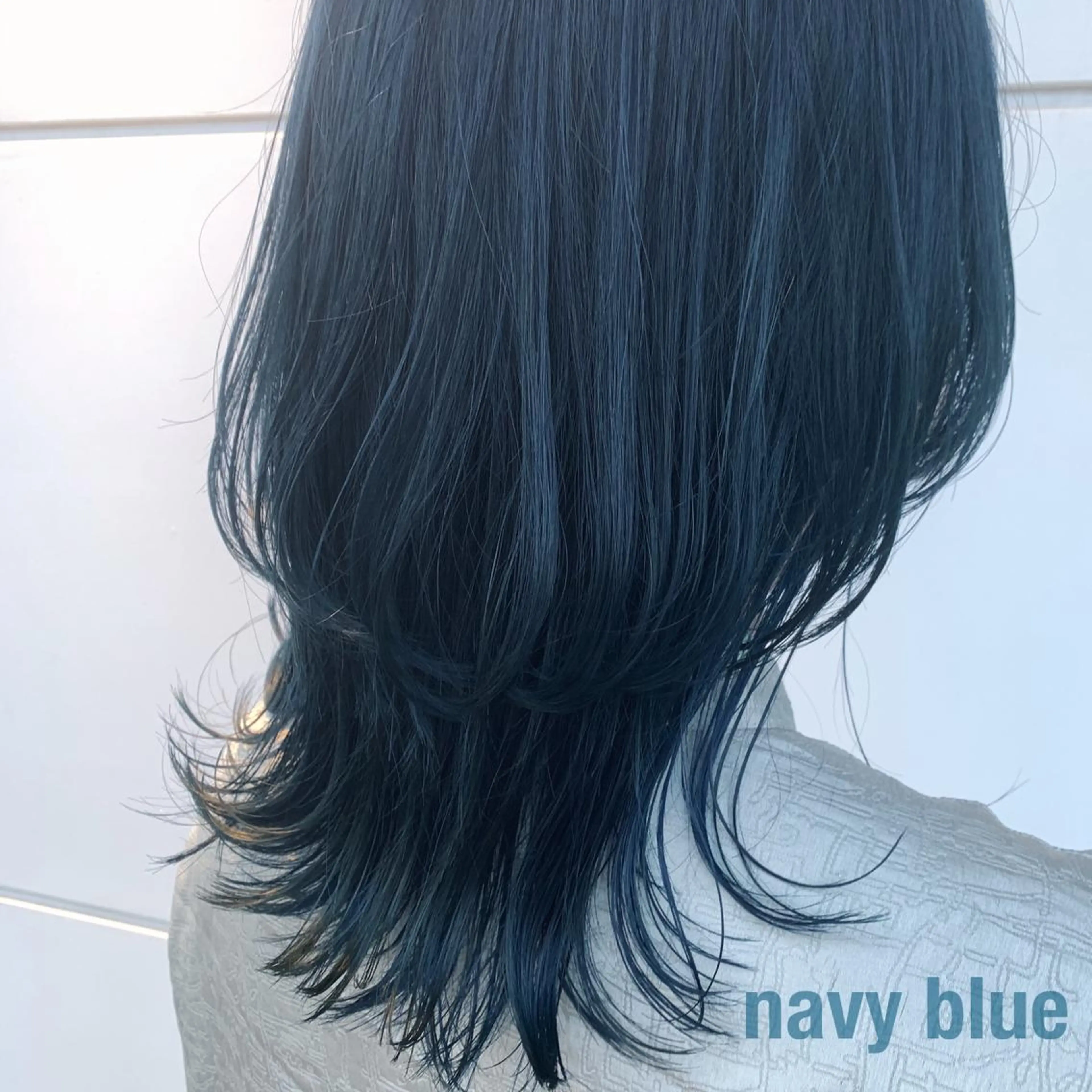 セミロング カラー ブリーチ ブルーカラー ネイビーカラー RINA🧤 デザインとボブのヘアスタイル