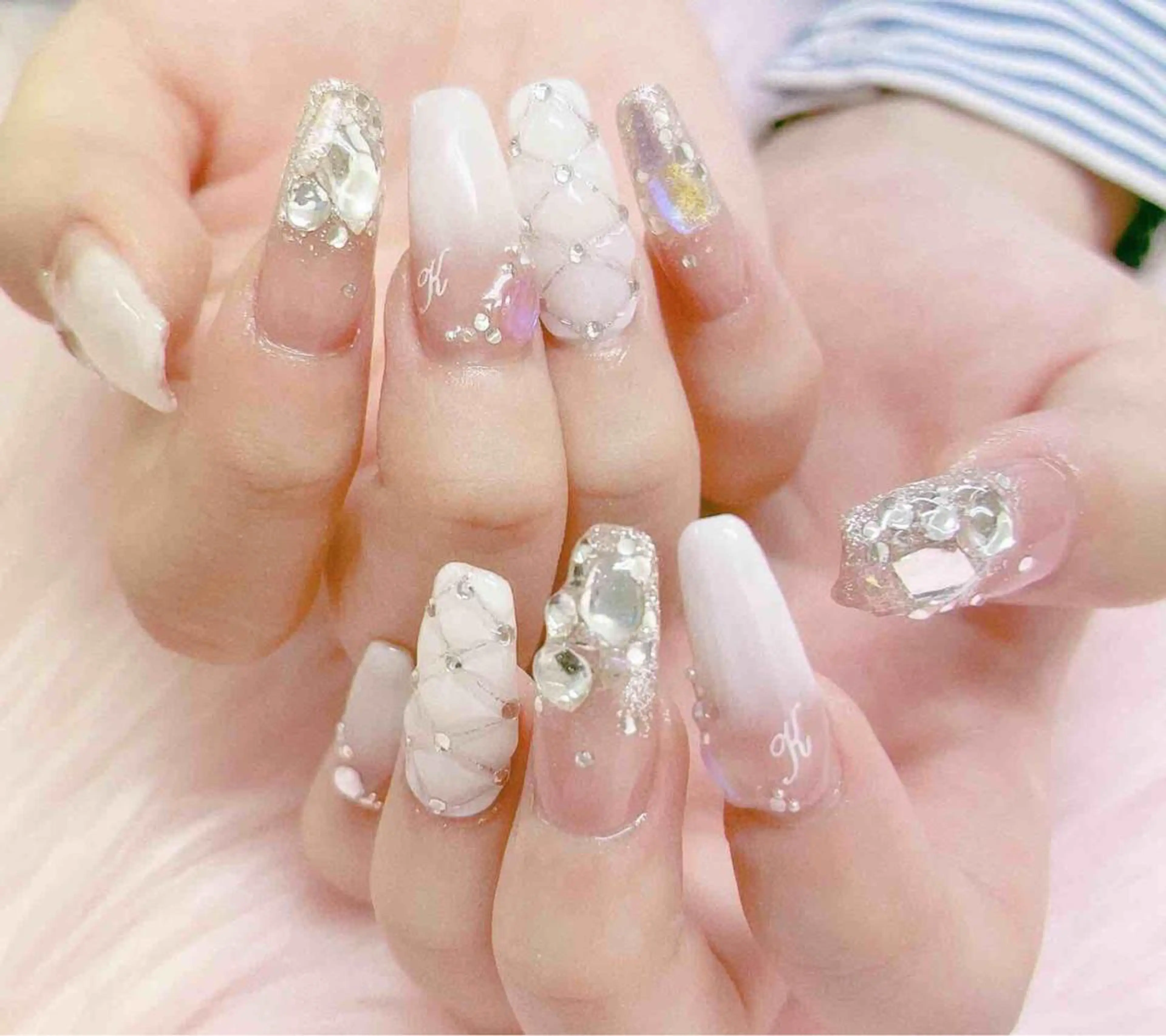 ネイル ハンドネイル MoonNail ユリ🌸のネイルデザイン